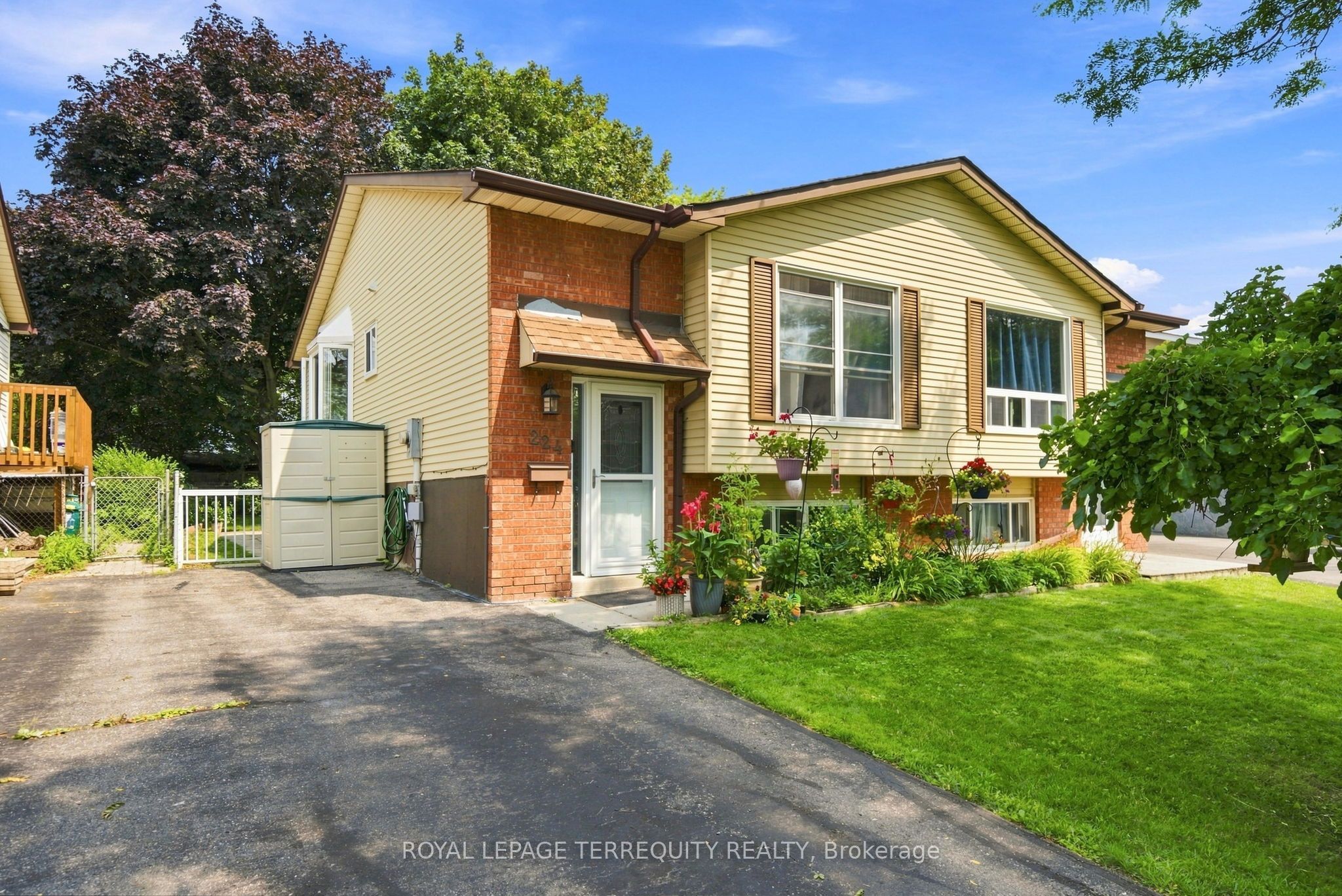 224 Medina Court, Oshawa, ON L1J 7E1 photo 3
