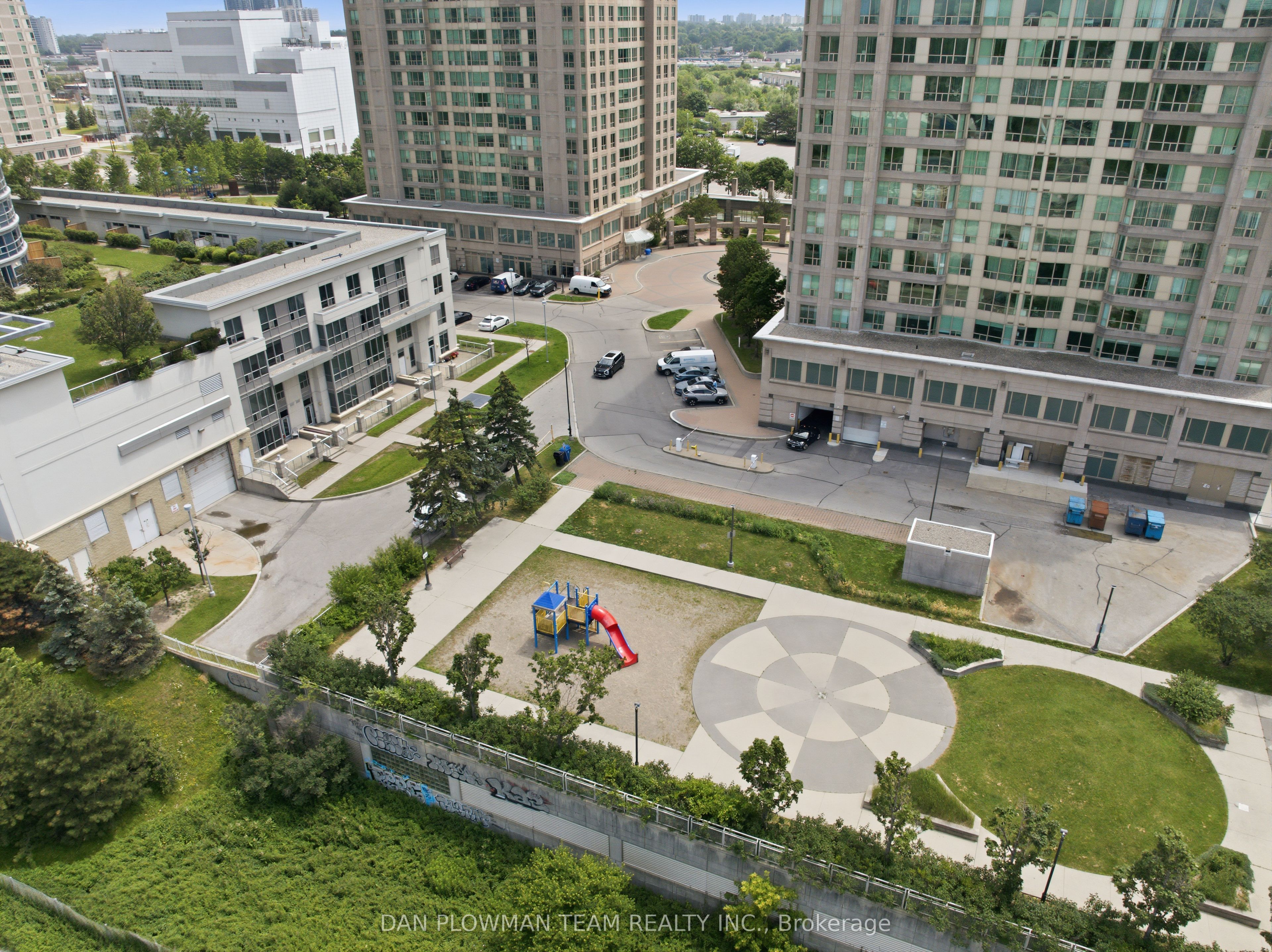 8 Lee Centre Drive 913, Toronto, ON M1H 3H8 photo 3