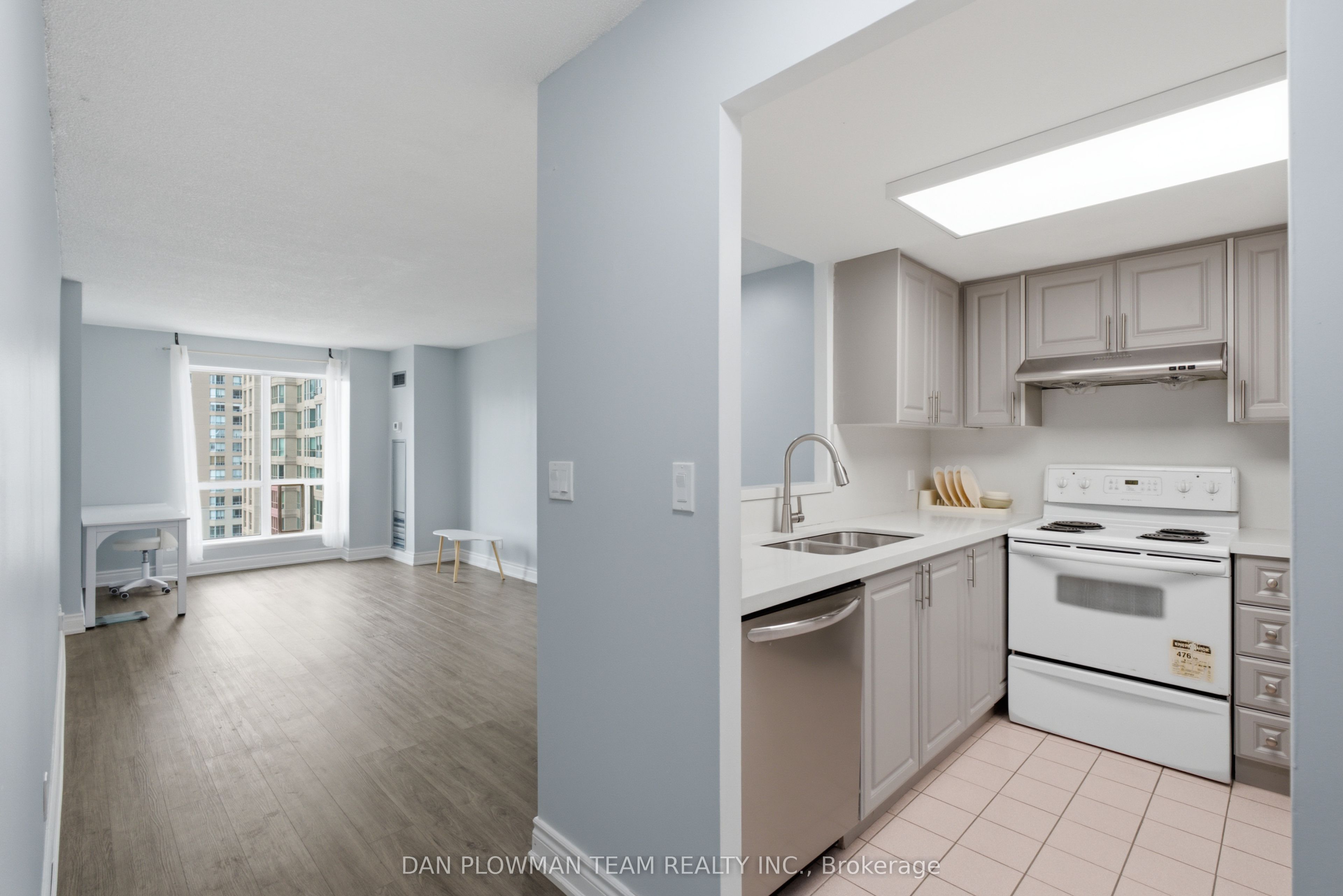 8 Lee Centre Drive 913, Toronto, ON M1H 3H8 photo 5