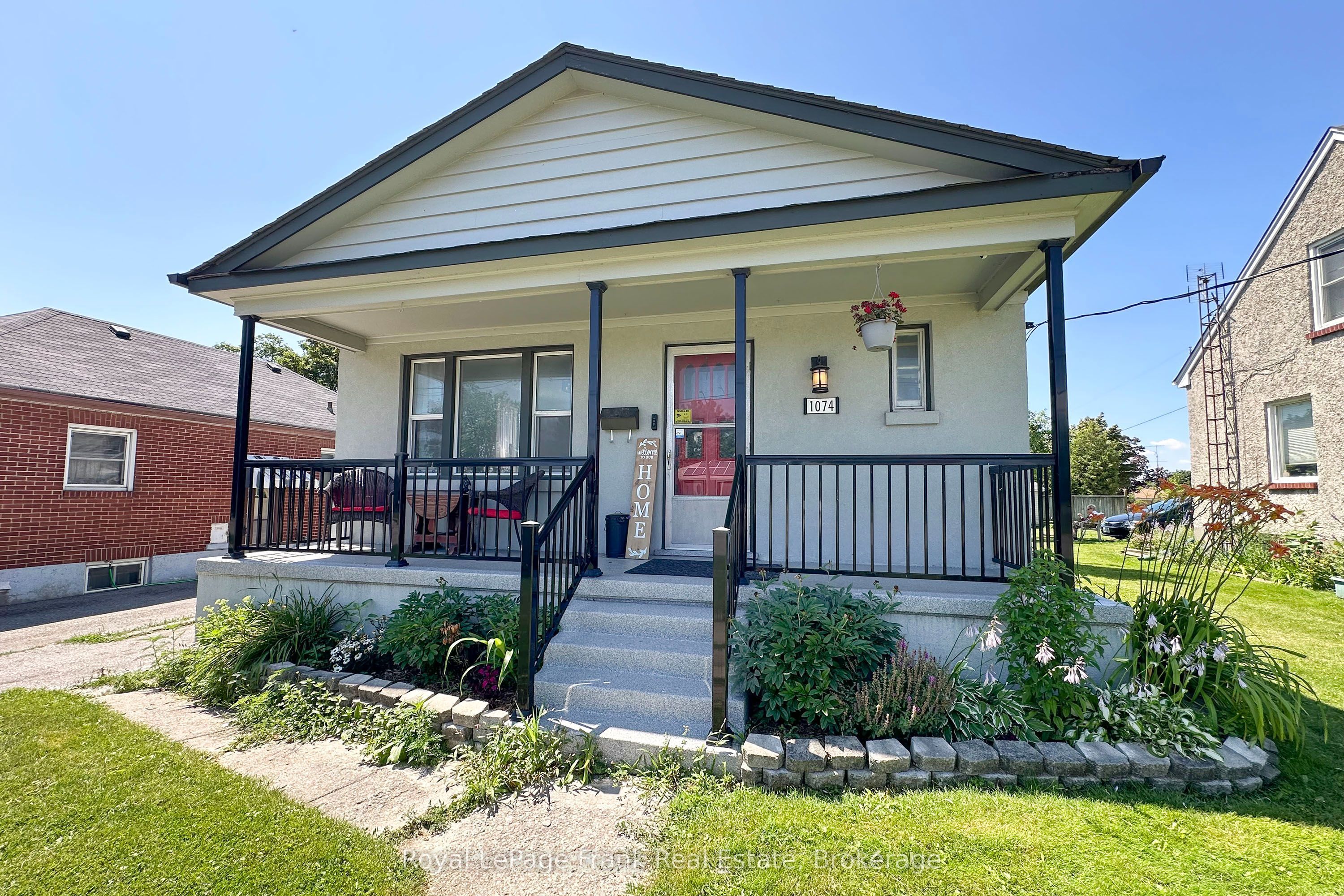1074 Simcoe Street S, Oshawa, ON L1H 4L6 photo 3