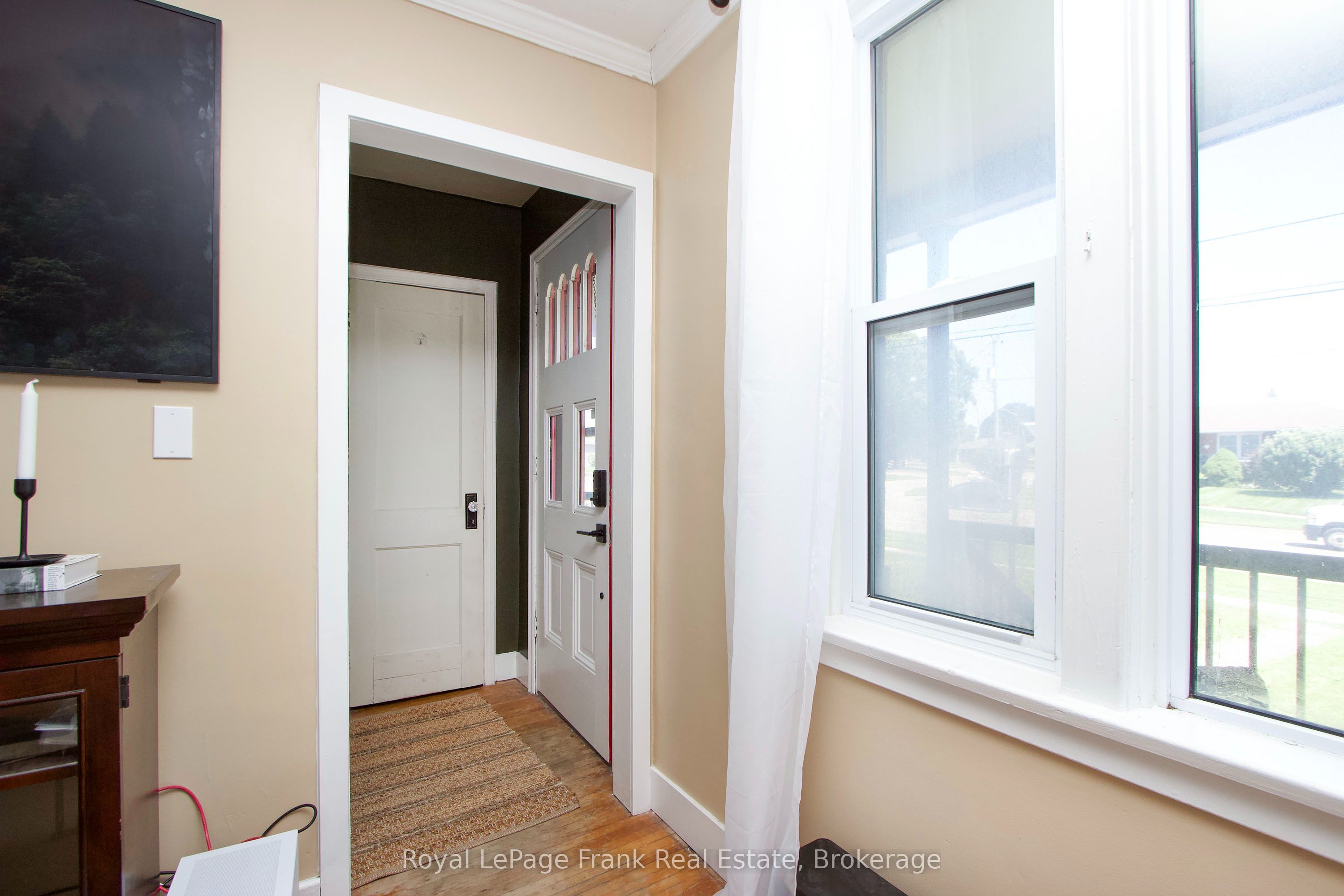 1074 Simcoe Street S, Oshawa, ON L1H 4L6 photo 5