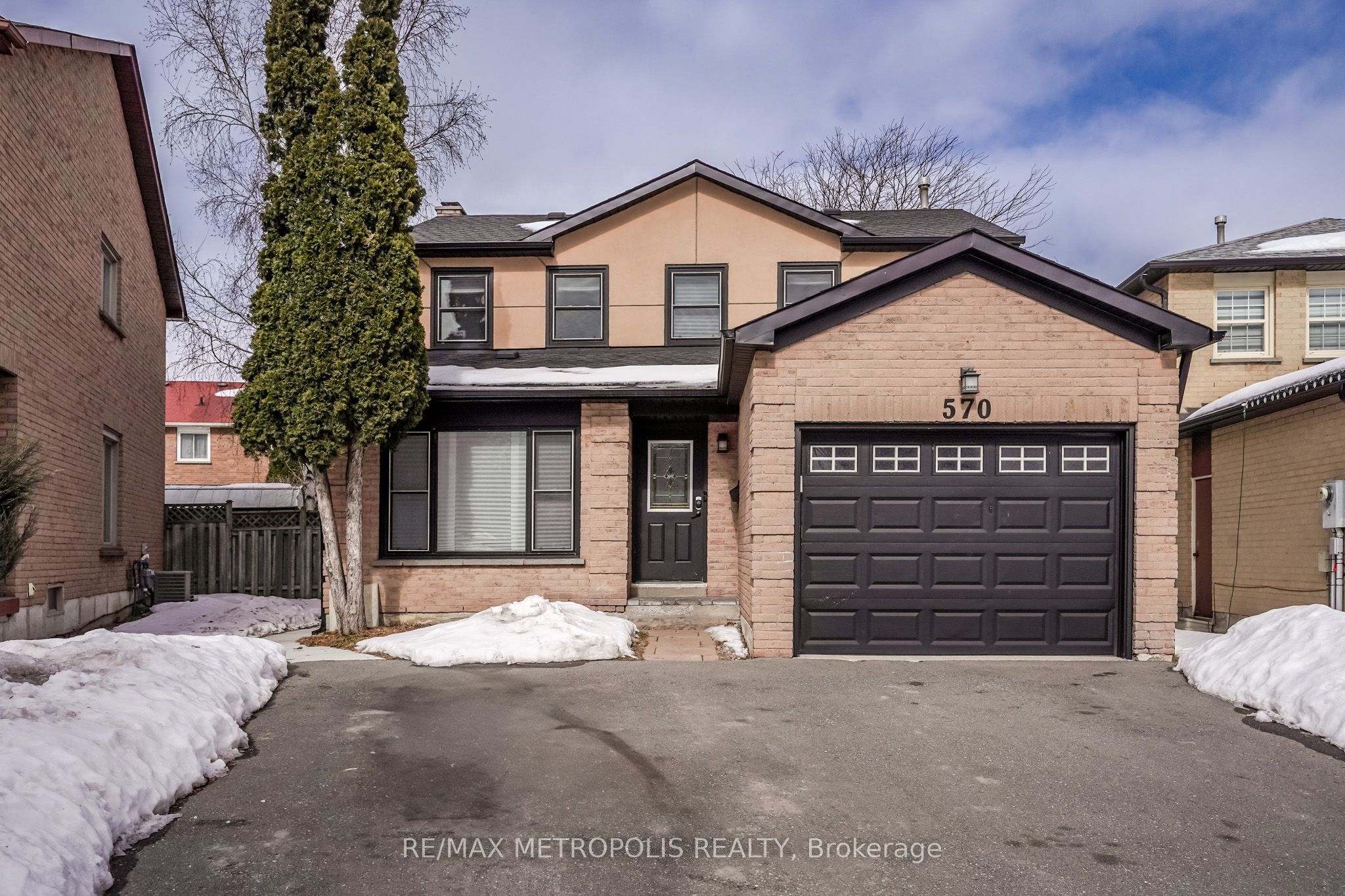 570 Springview Drive BSMT, Pickering, ON L1V 4X2 photo 2