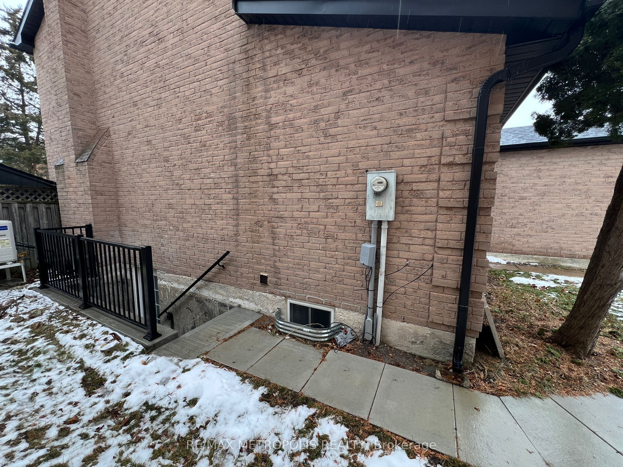 570 Springview Drive BSMT, Pickering, ON L1V 4X2 photo 3
