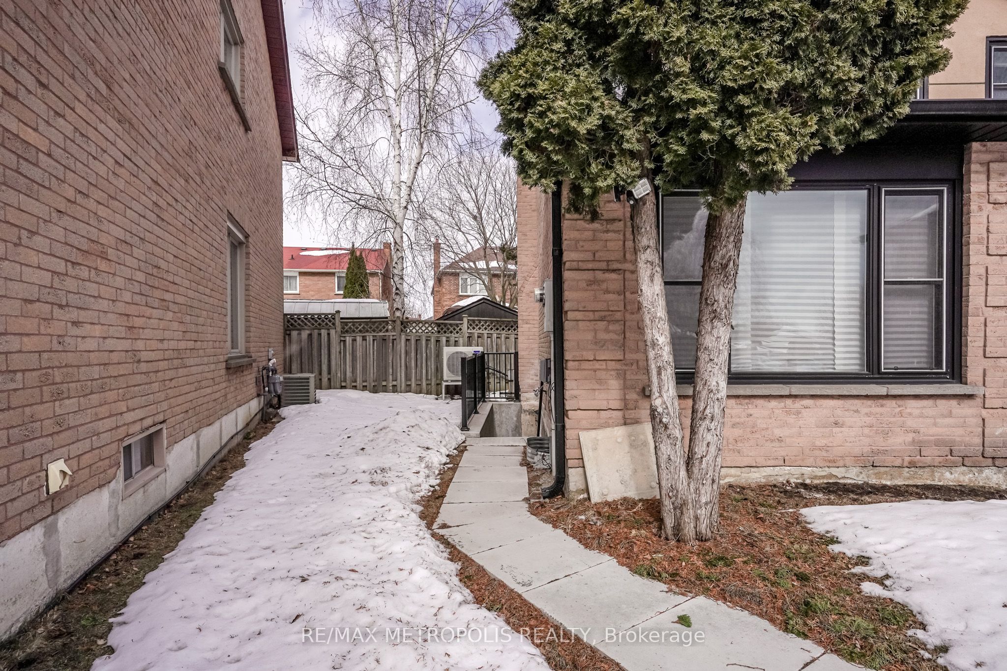 570 Springview Drive BSMT, Pickering, ON L1V 4X2 photo 4