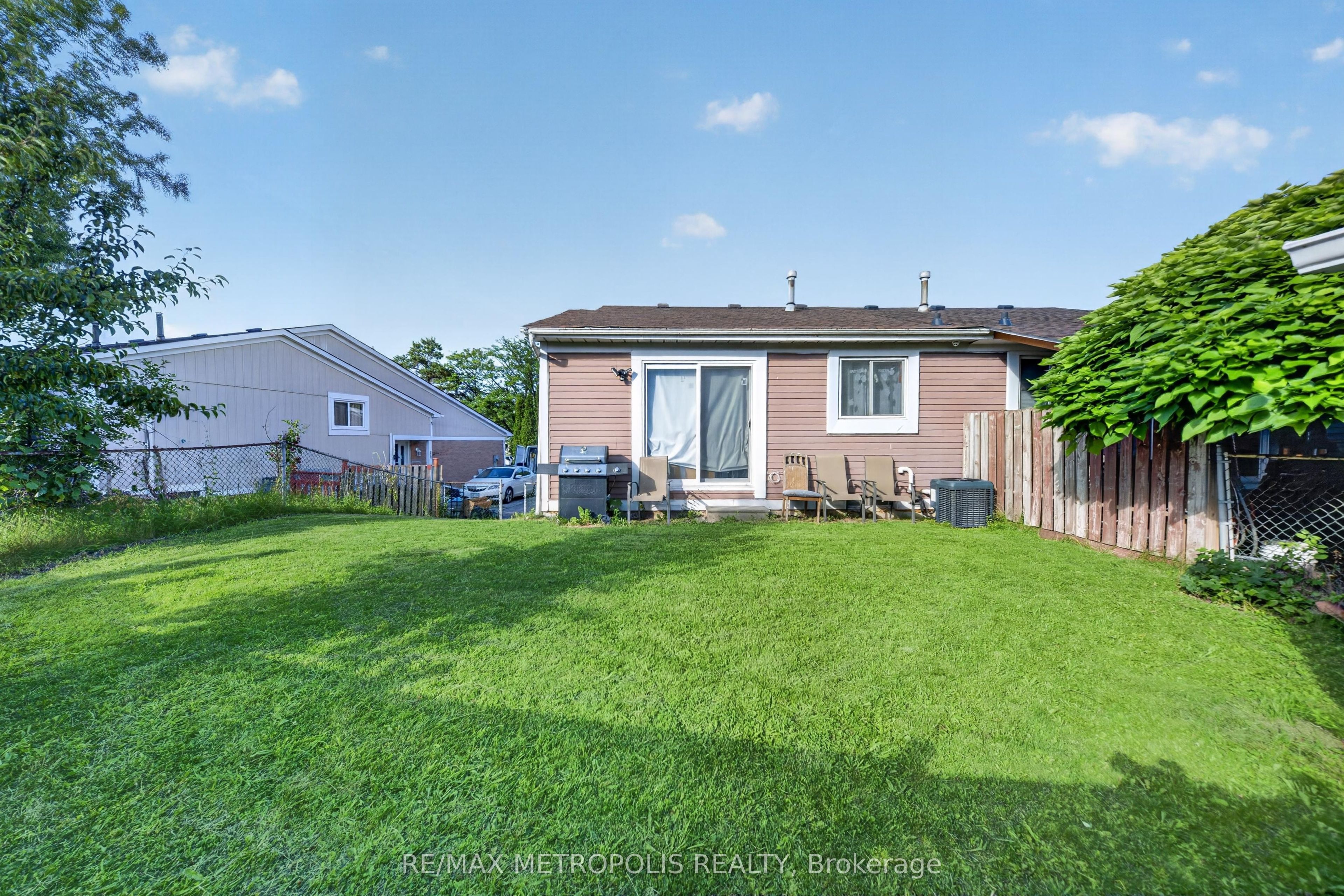16 Stanbridge Court, Toronto, ON M1B 2S5 photo 3