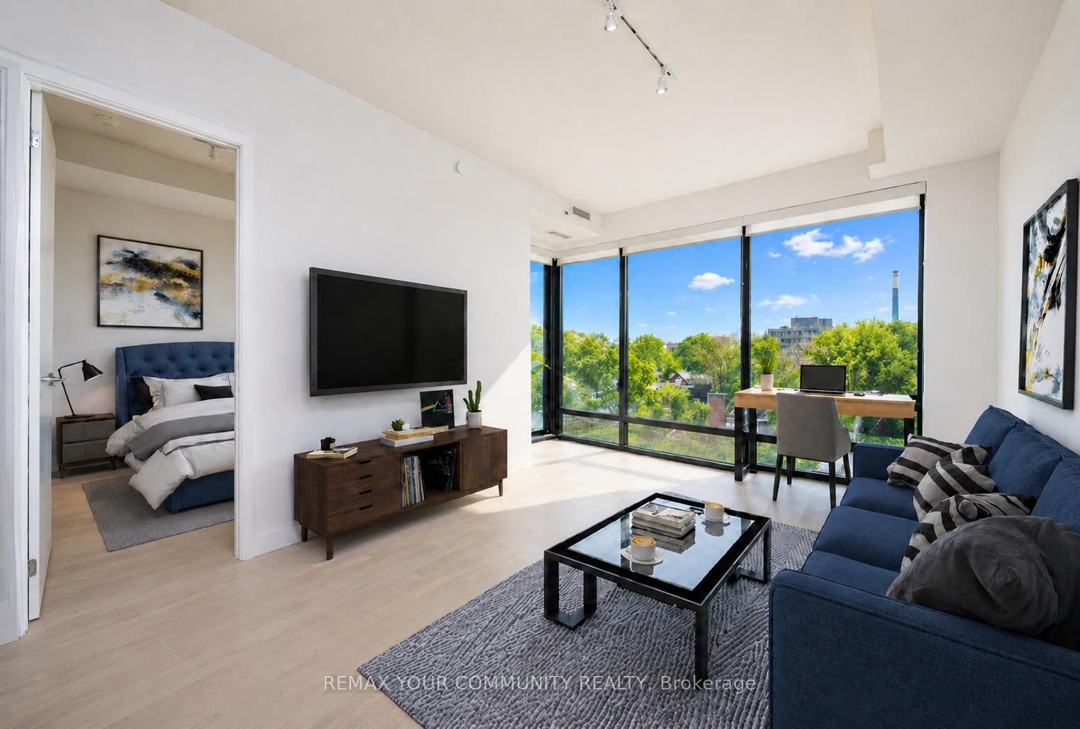 246 Logan Avenue 503, Toronto, ON M4M 1J2 photo 3
