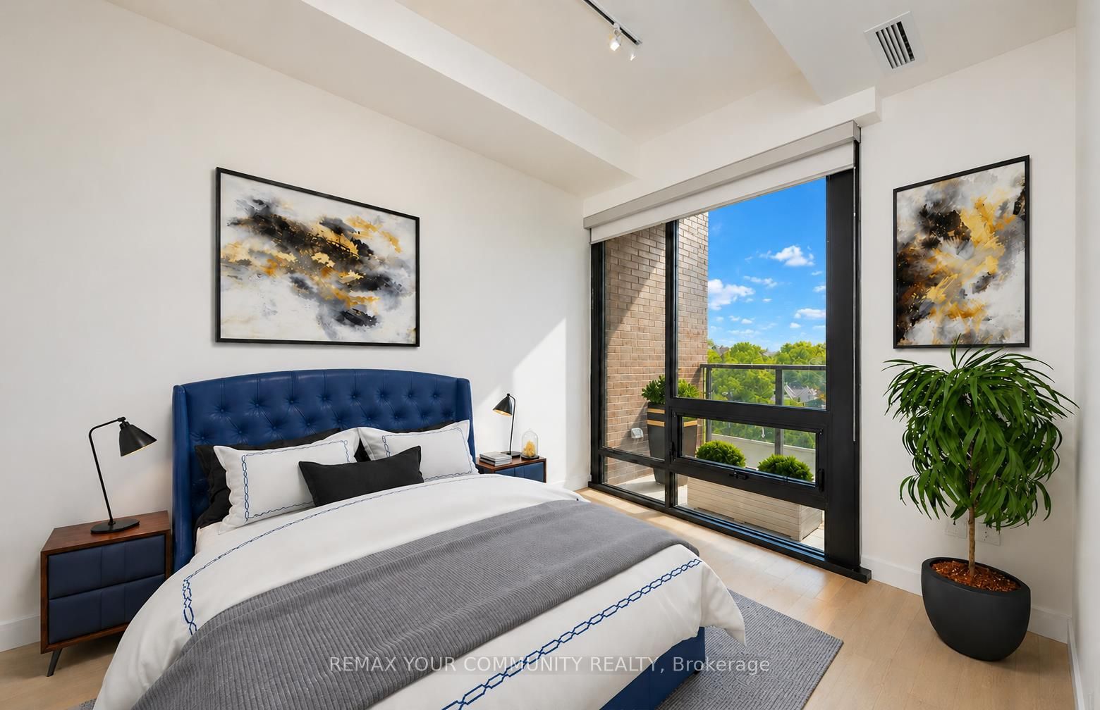 246 Logan Avenue 503, Toronto, ON M4M 1J2 photo 5