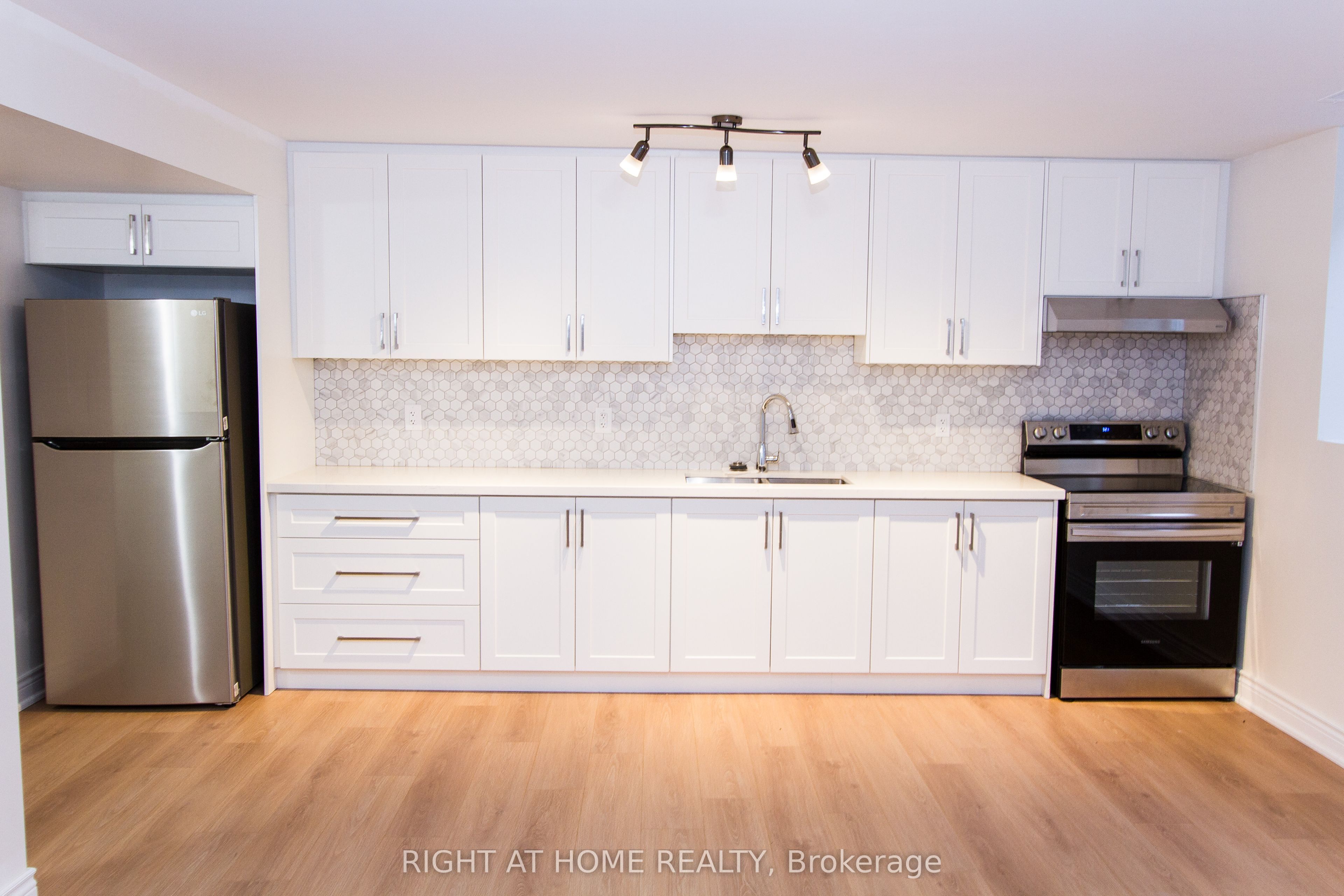 659 Shakespeare Avenue, Oshawa, ON L1H 3H8 photo 2