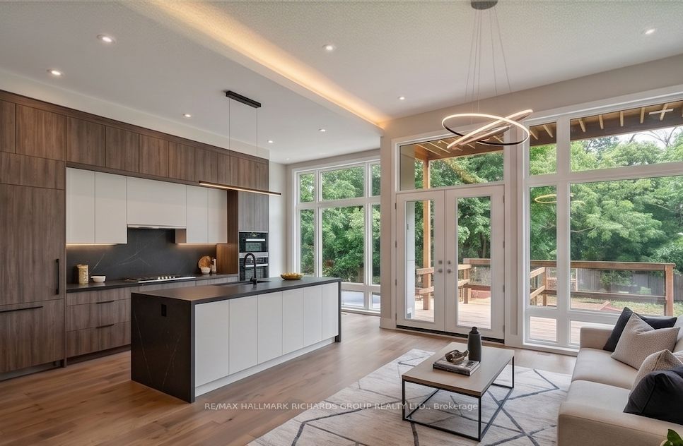 98 Ferris Road, Toronto, ON M4B 1G4 photo 2