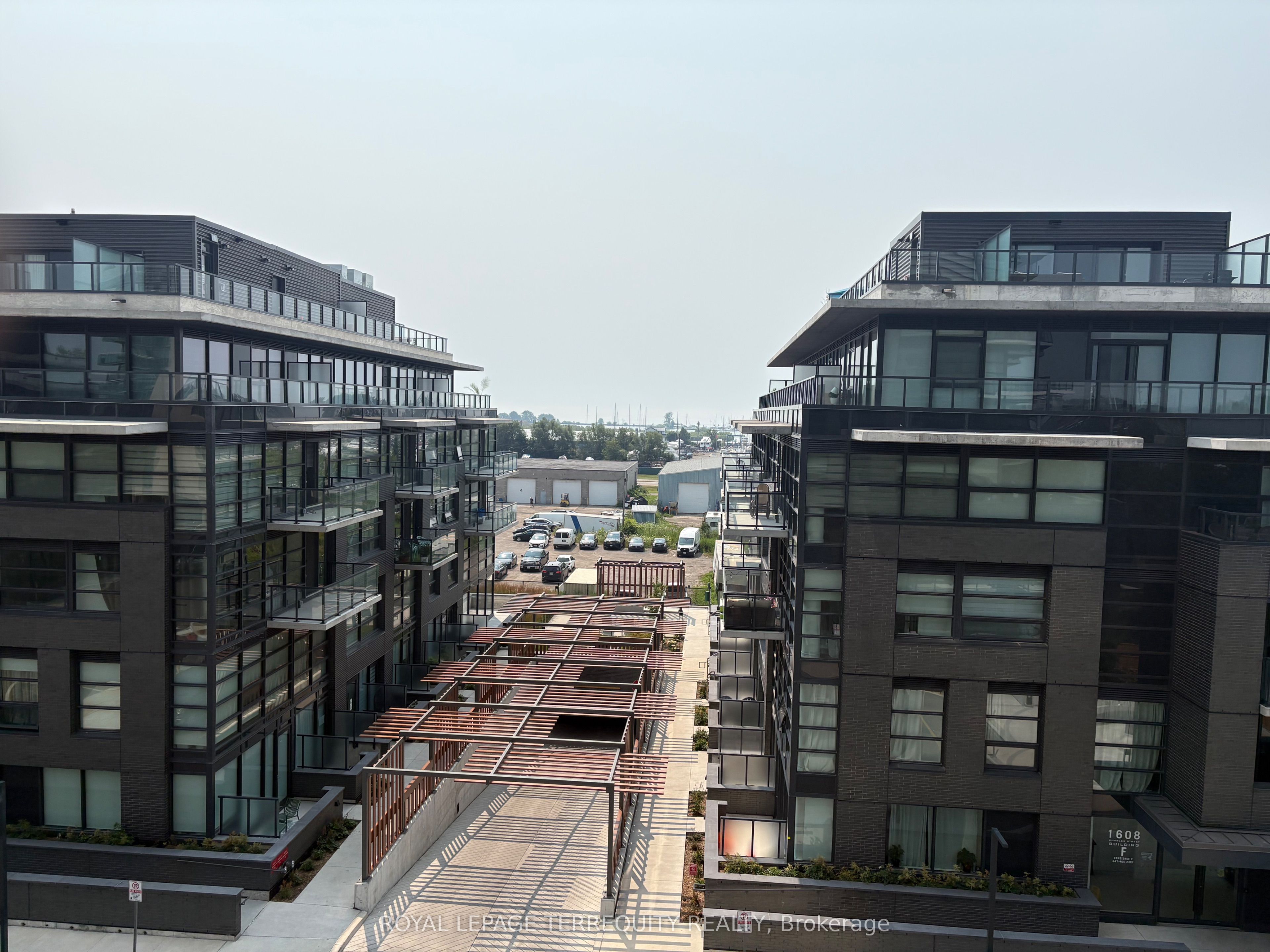 1606 Charles Street 406, Whitby, ON L1N 0P1