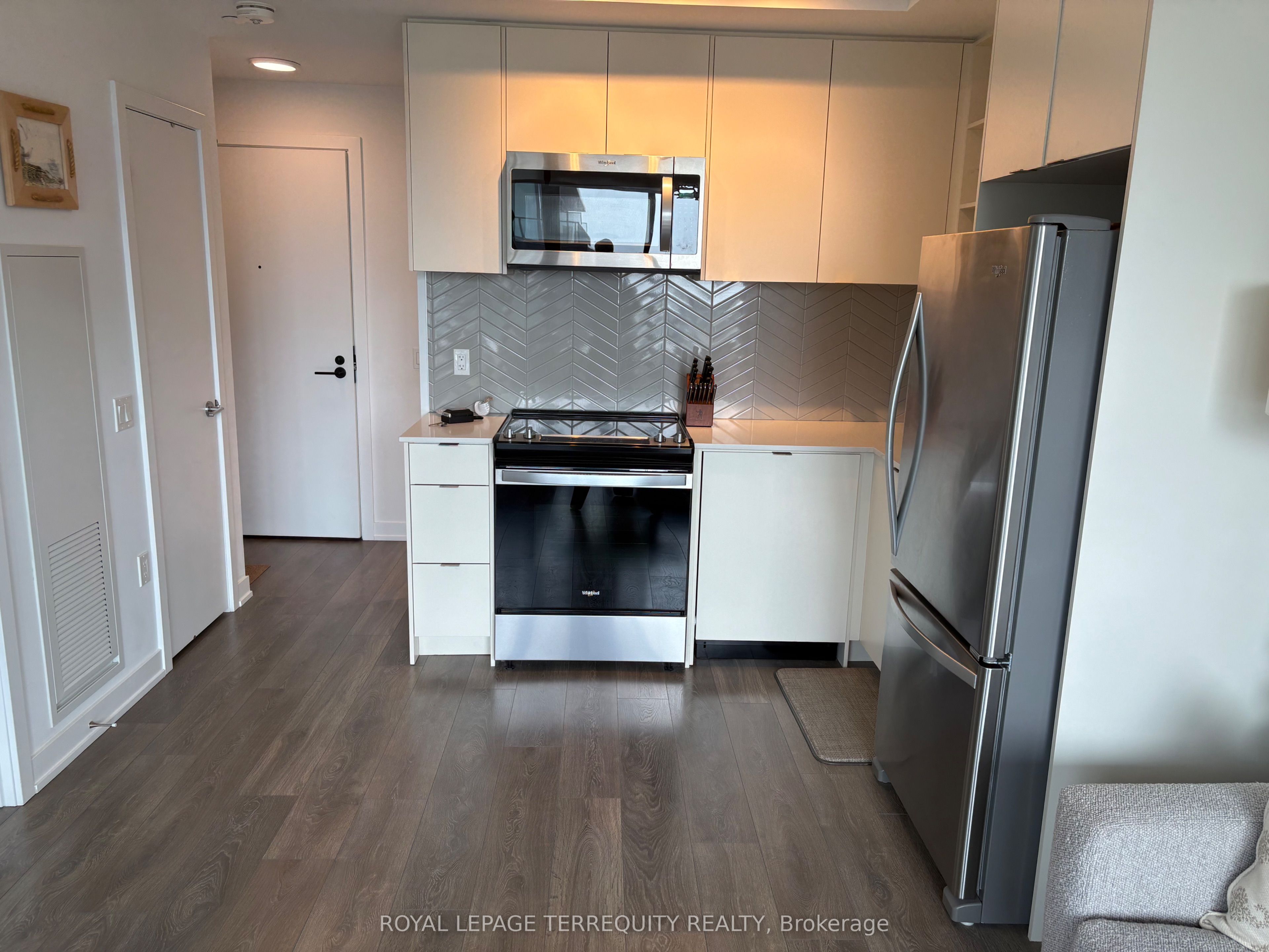1606 Charles Street 406, Whitby, ON L1N 0P1 photo 3