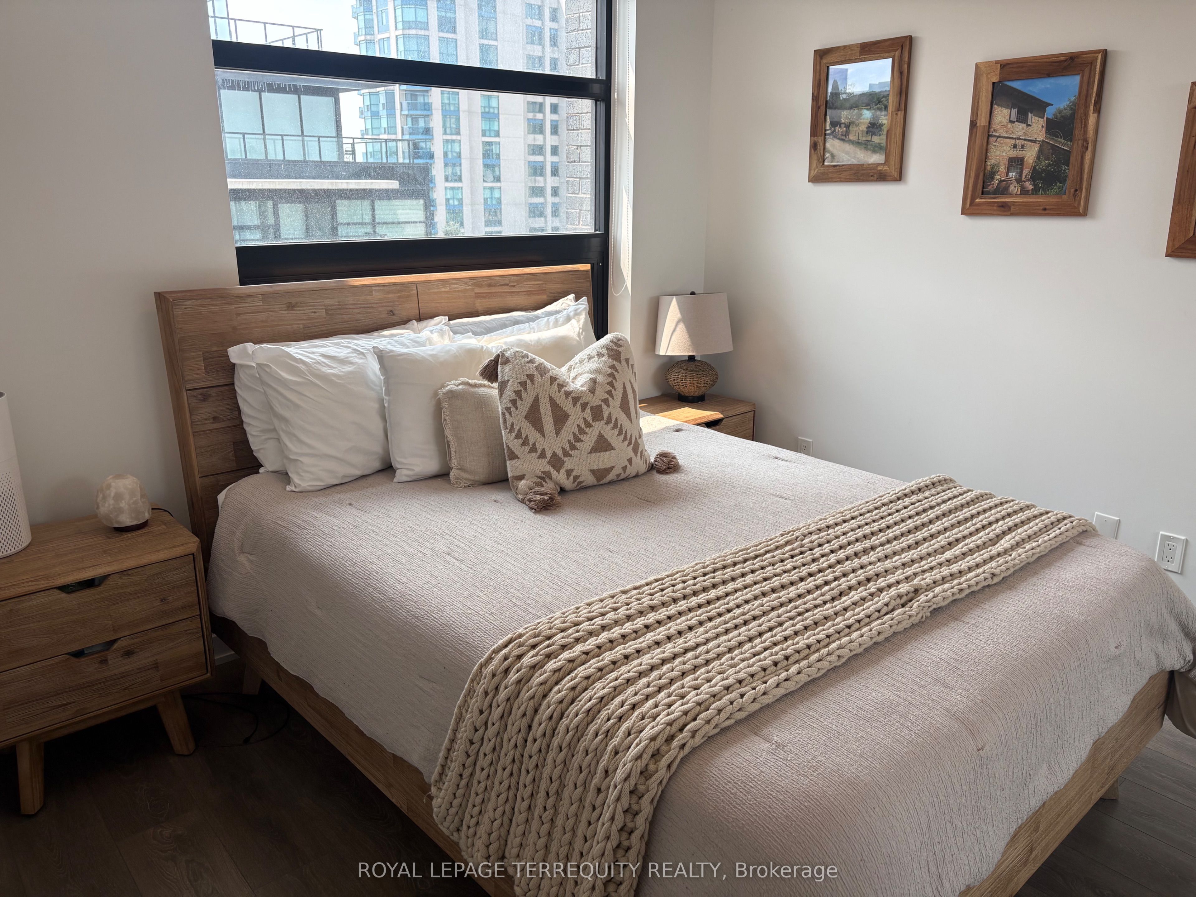 1606 Charles Street 406, Whitby, ON L1N 0P1 photo 5