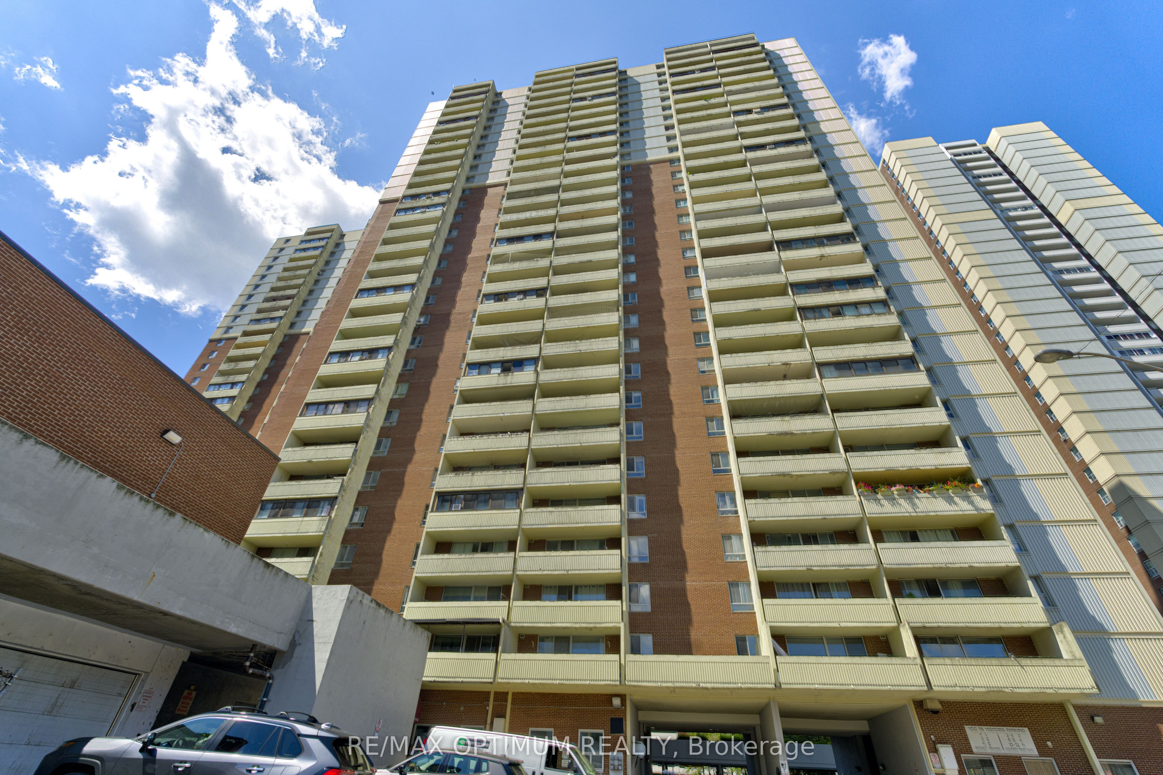 5 Massey Square 2110, Toronto, ON M4C 5L6