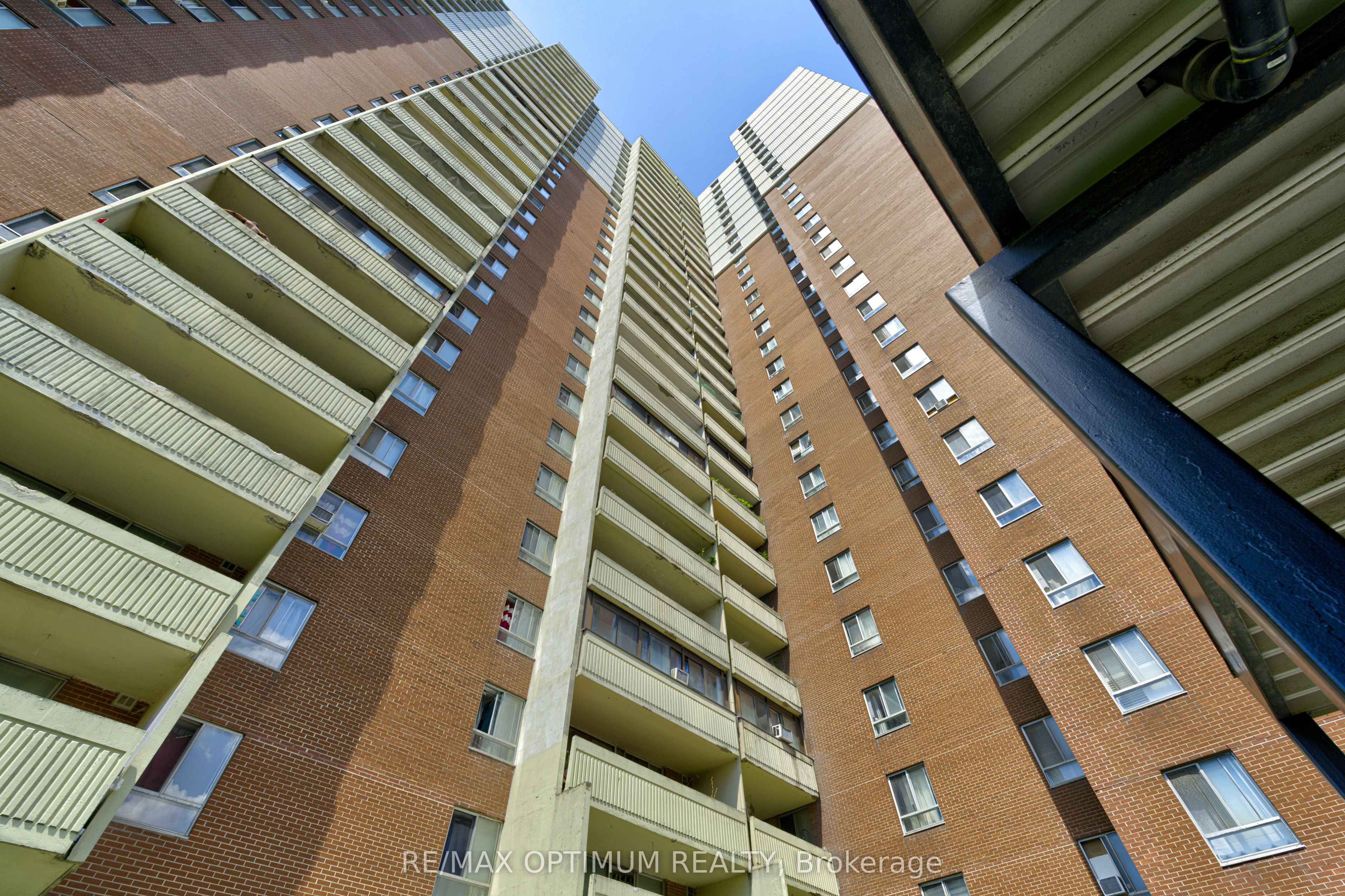 5 Massey Square 2110, Toronto, ON M4C 5L6 photo 2