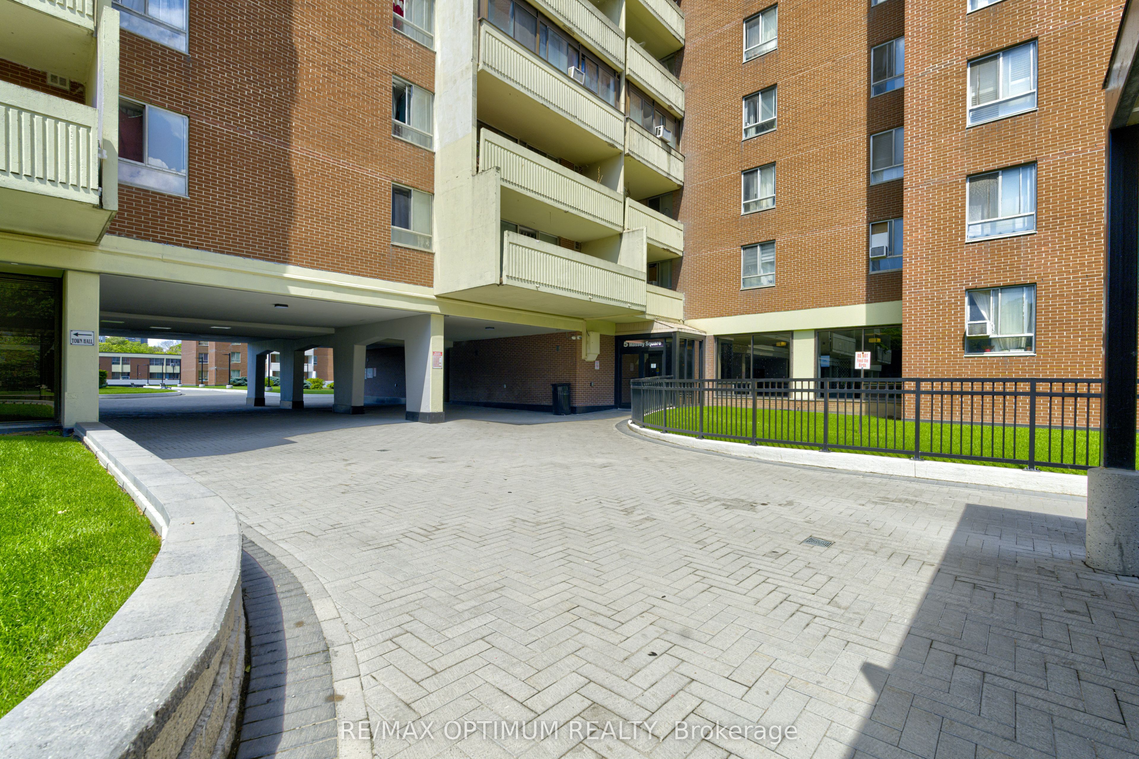 5 Massey Square 2110, Toronto, ON M4C 5L6 photo 4