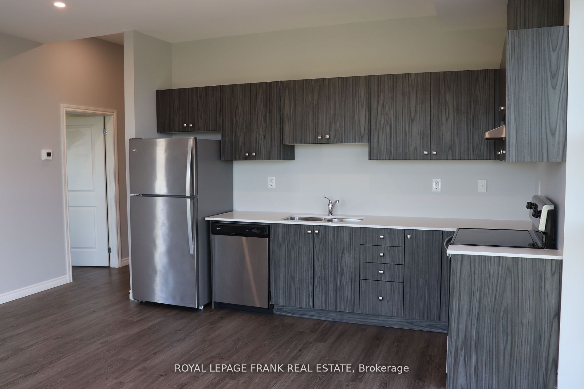 513 Dundas Street E 413, Whitby, ON L1N 0N4 photo 4