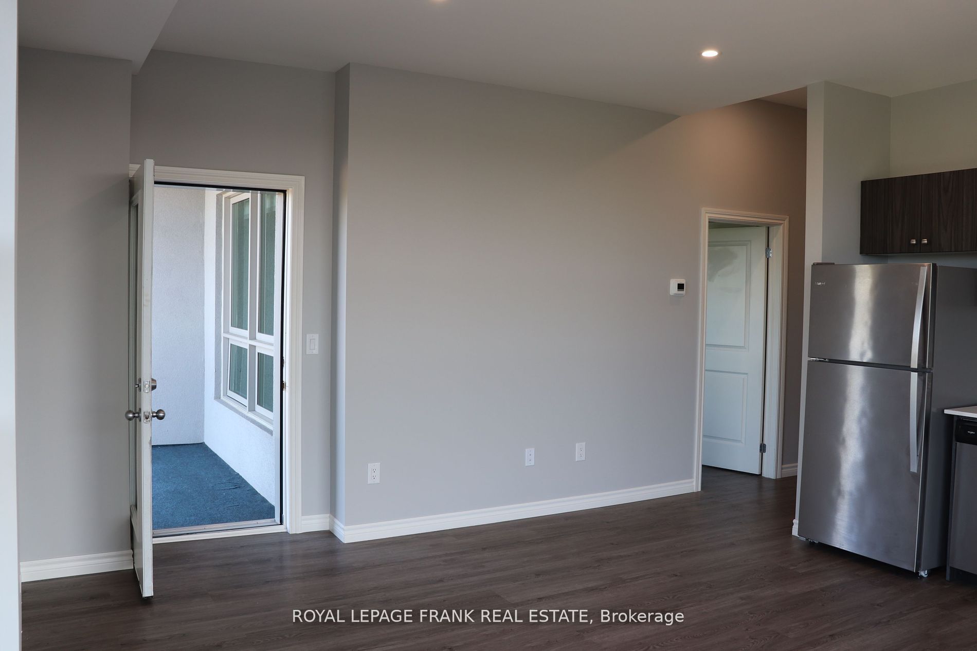 513 Dundas Street E 413, Whitby, ON L1N 0N4 photo 5