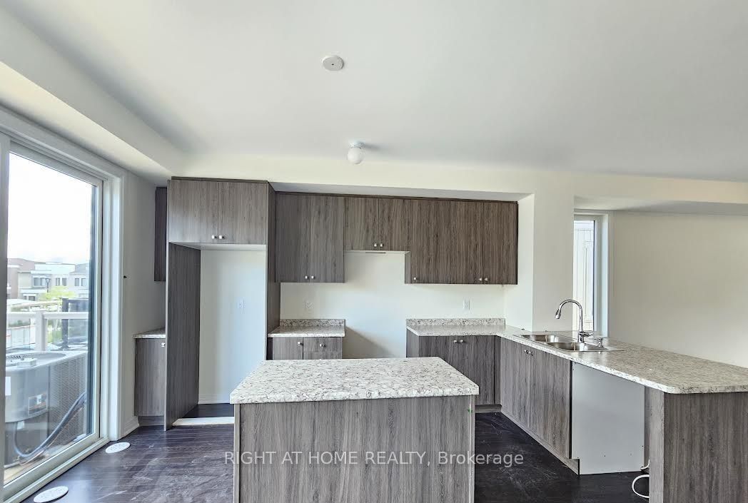 8 Clarington Boulevard, Clarington, ON L1C 7E5 photo 5