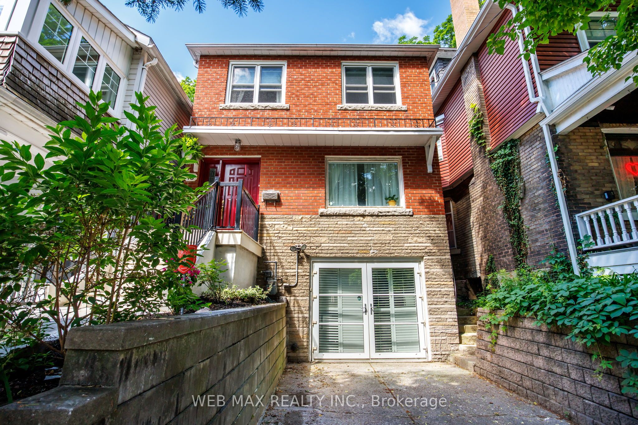 18 Bellefair Avenue, Toronto, ON M4L 3T8