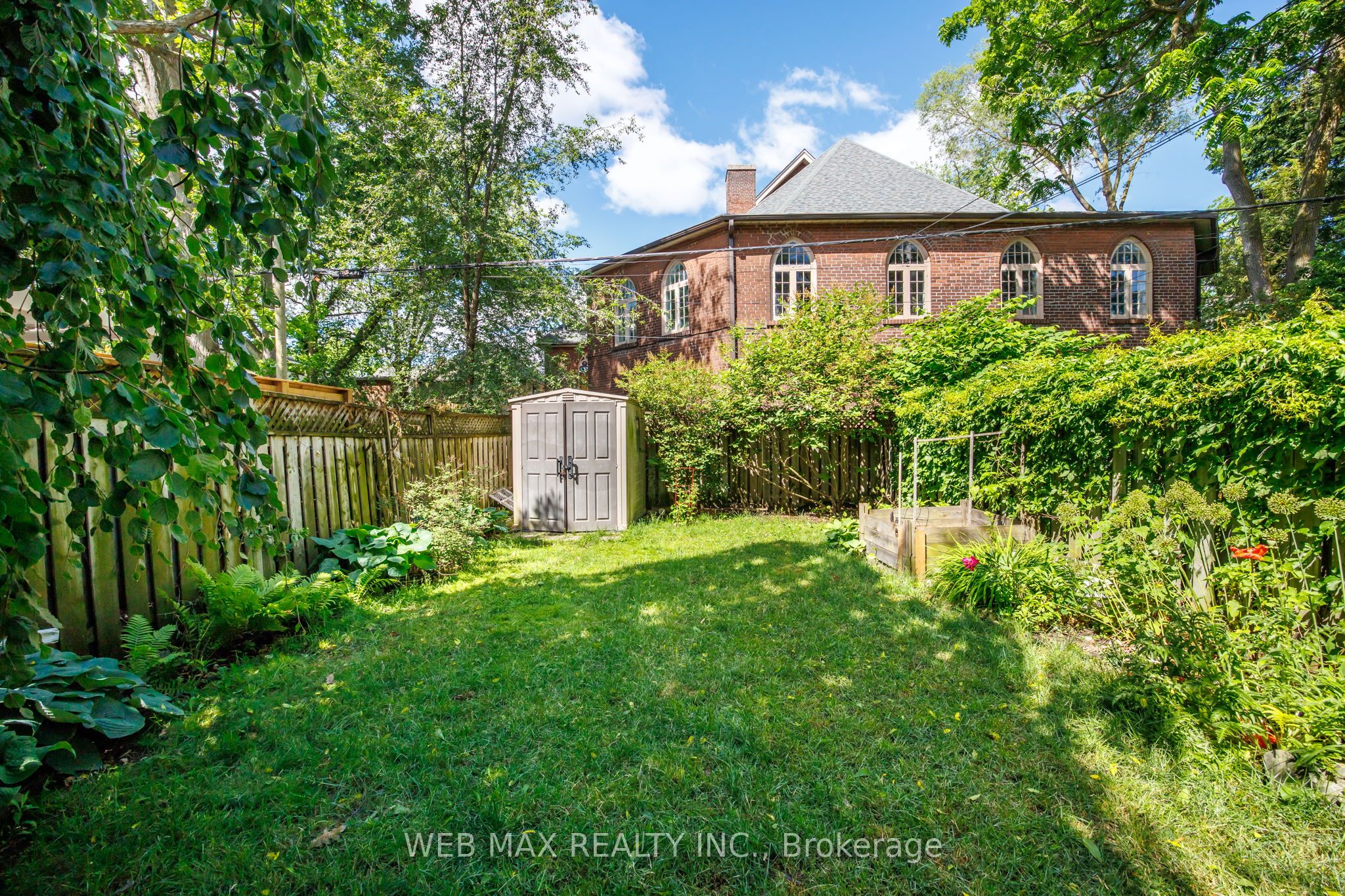 18 Bellefair Avenue, Toronto, ON M4L 3T8 photo 2