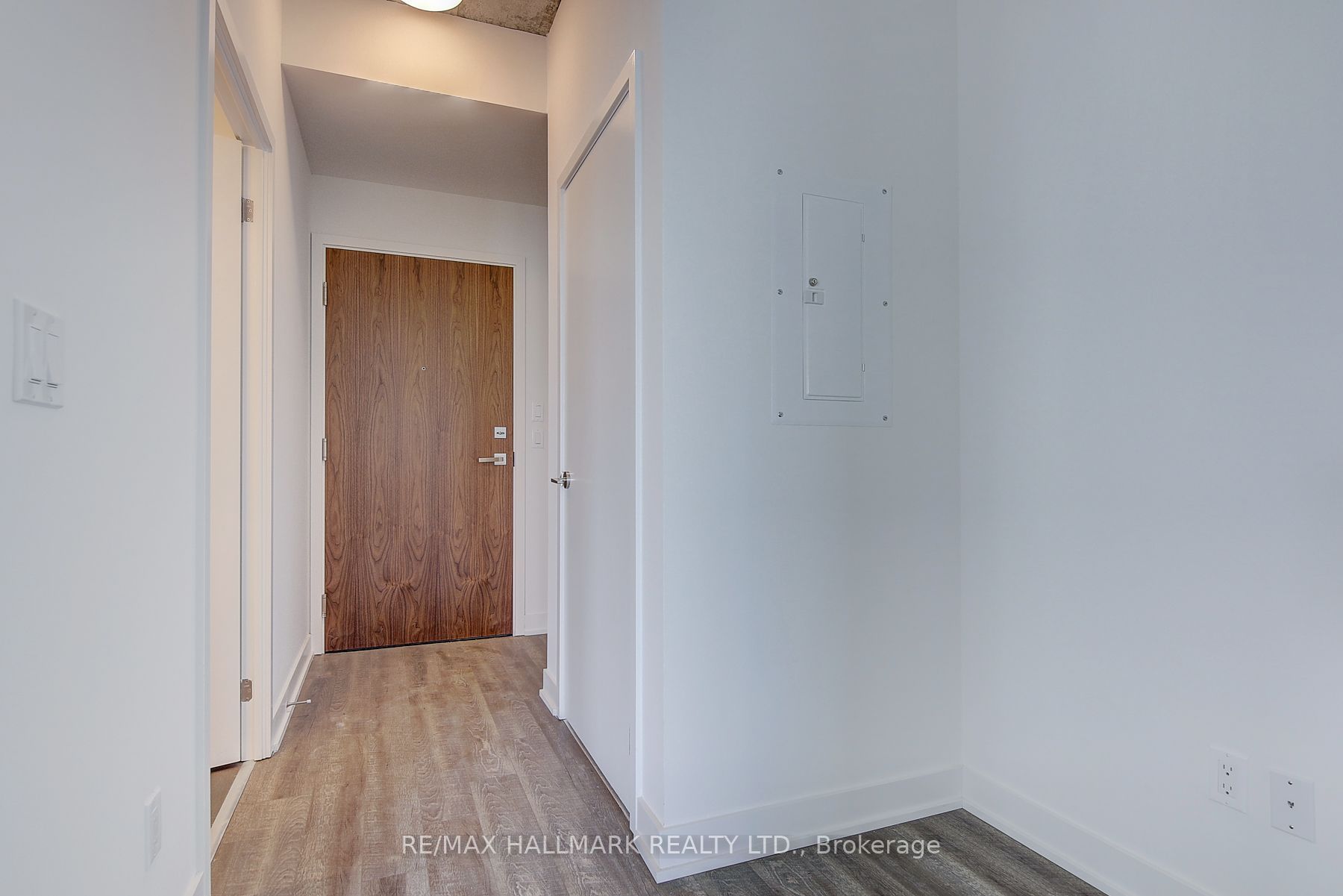 15 Baseball Place 804, Toronto, ON M4M 0E6 photo 3