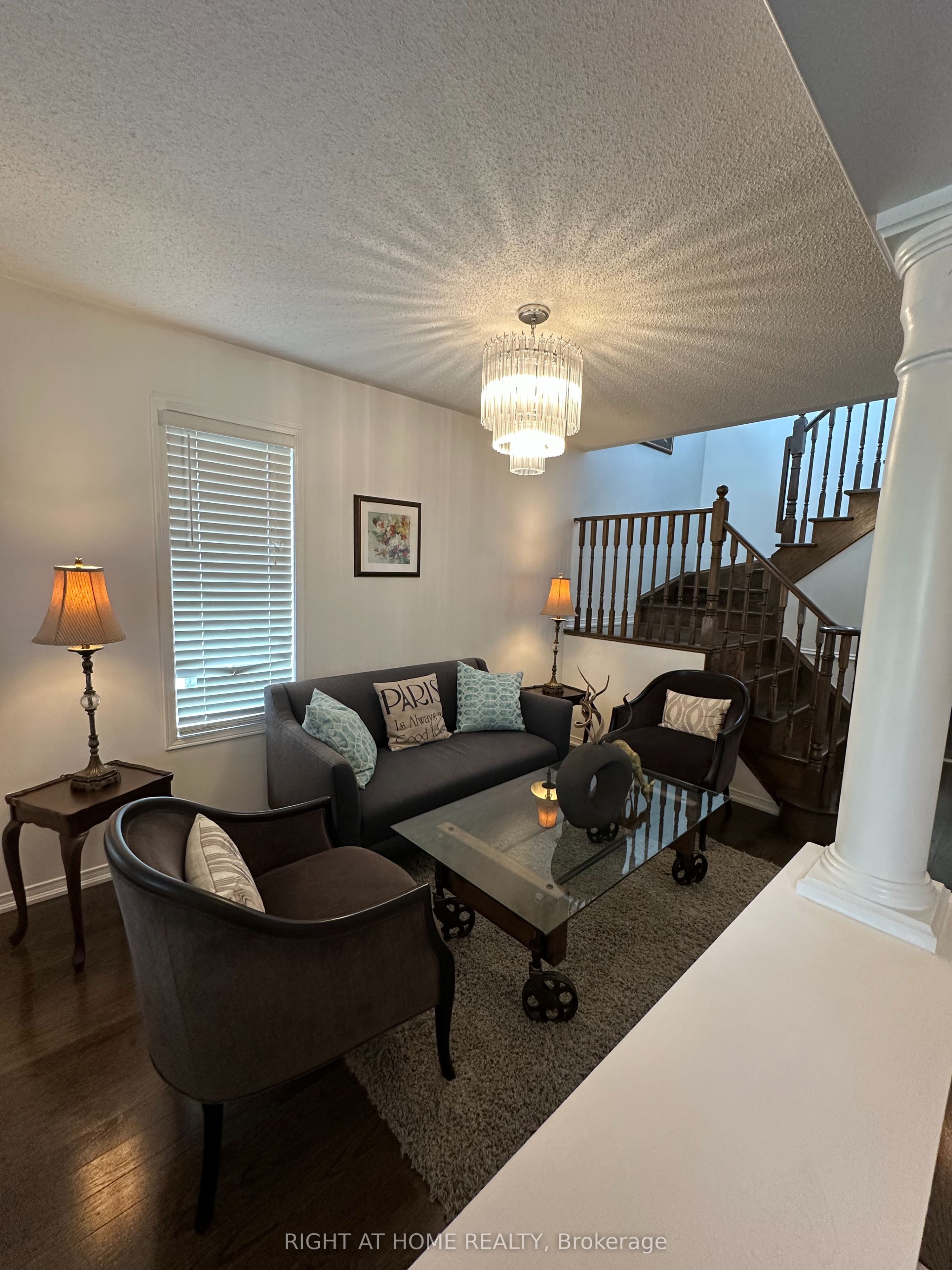 107 Norland Circle, Oshawa, ON L1L 0A7 photo 2