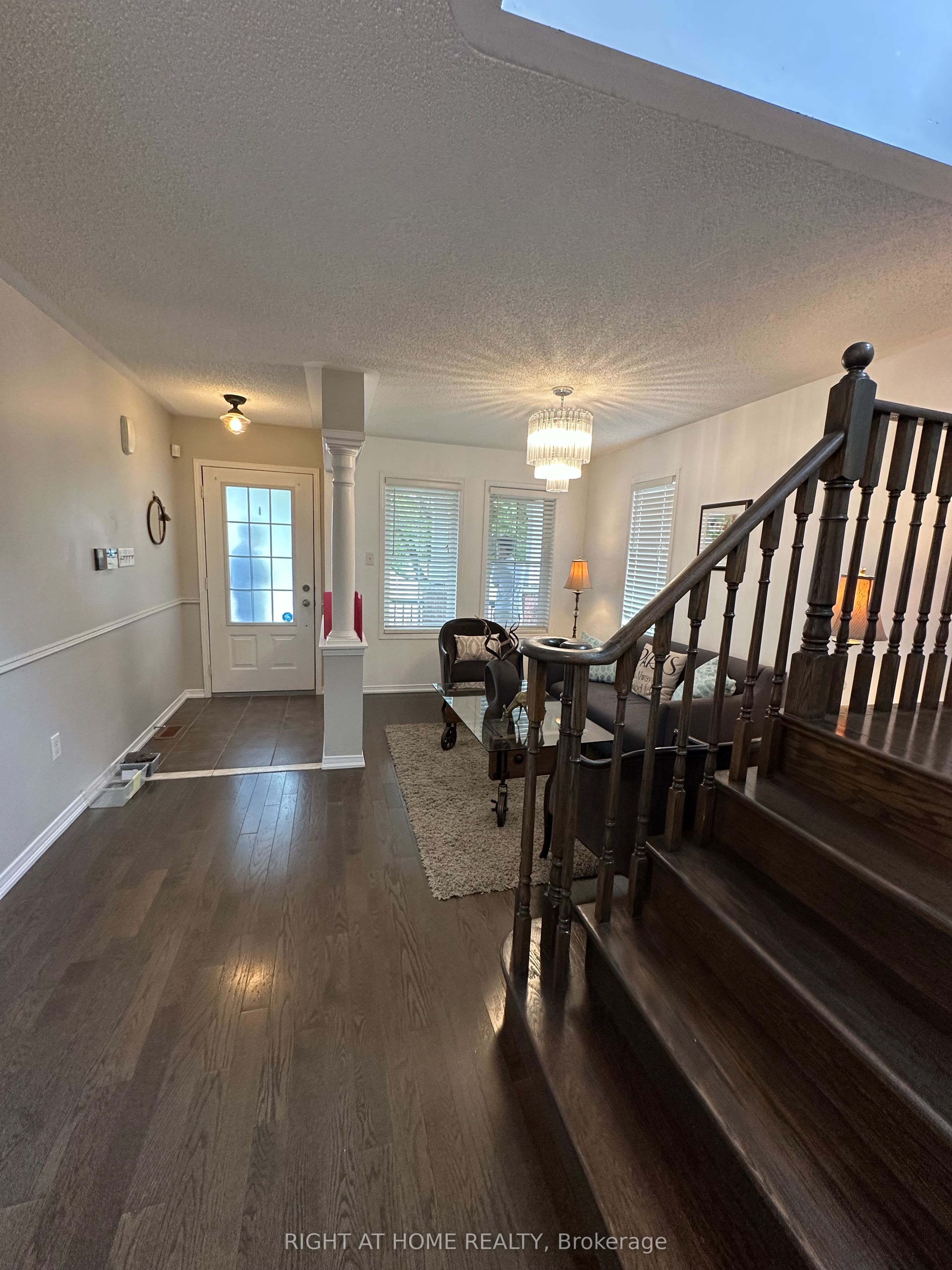 107 Norland Circle, Oshawa, ON L1L 0A7 photo 5