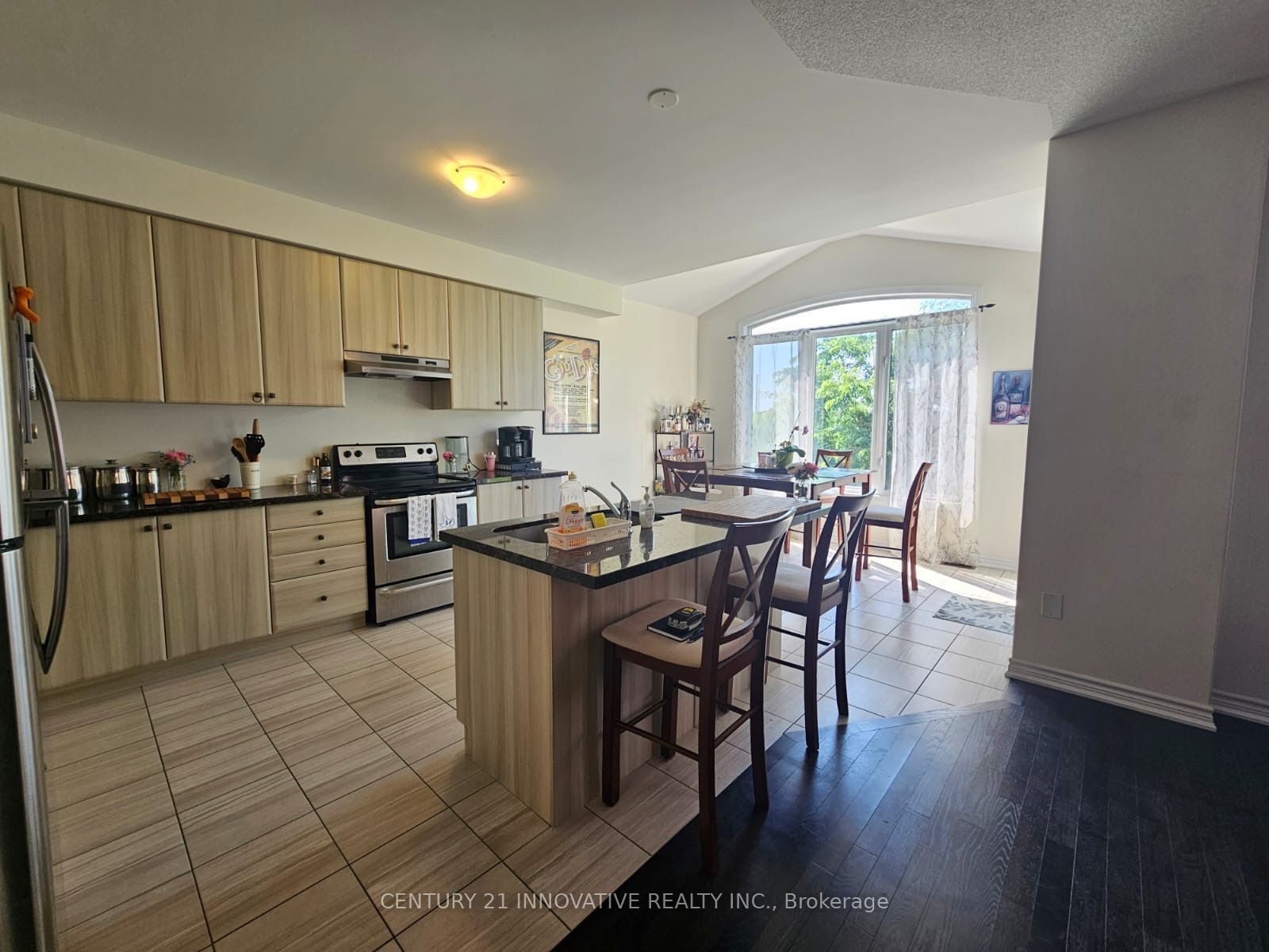 219 Northglen Boulevard, Clarington, ON L1C 0T9 photo 2