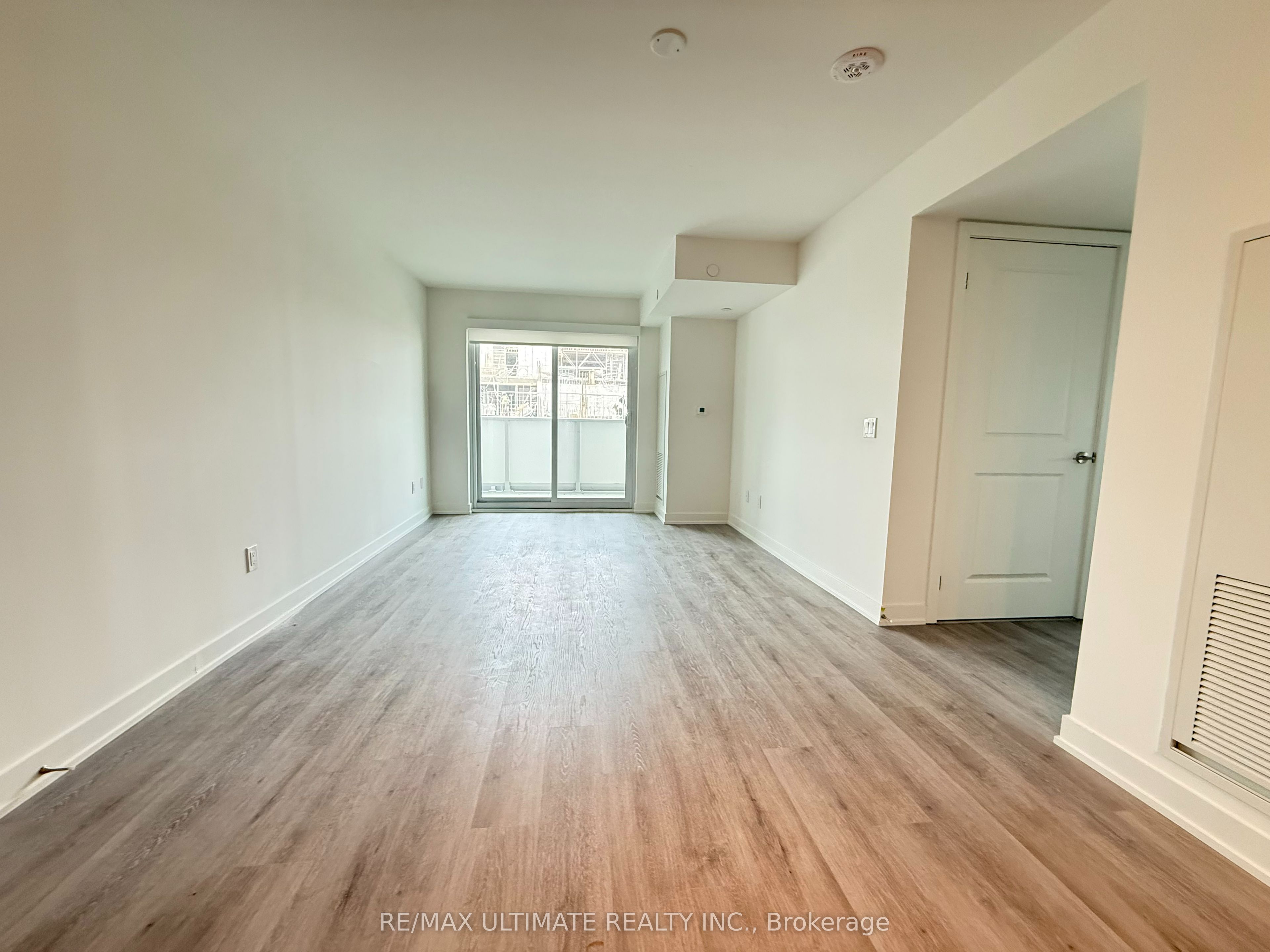 1010 Sandy Beach Road 303, Pickering, ON L1W 3V9 photo 3