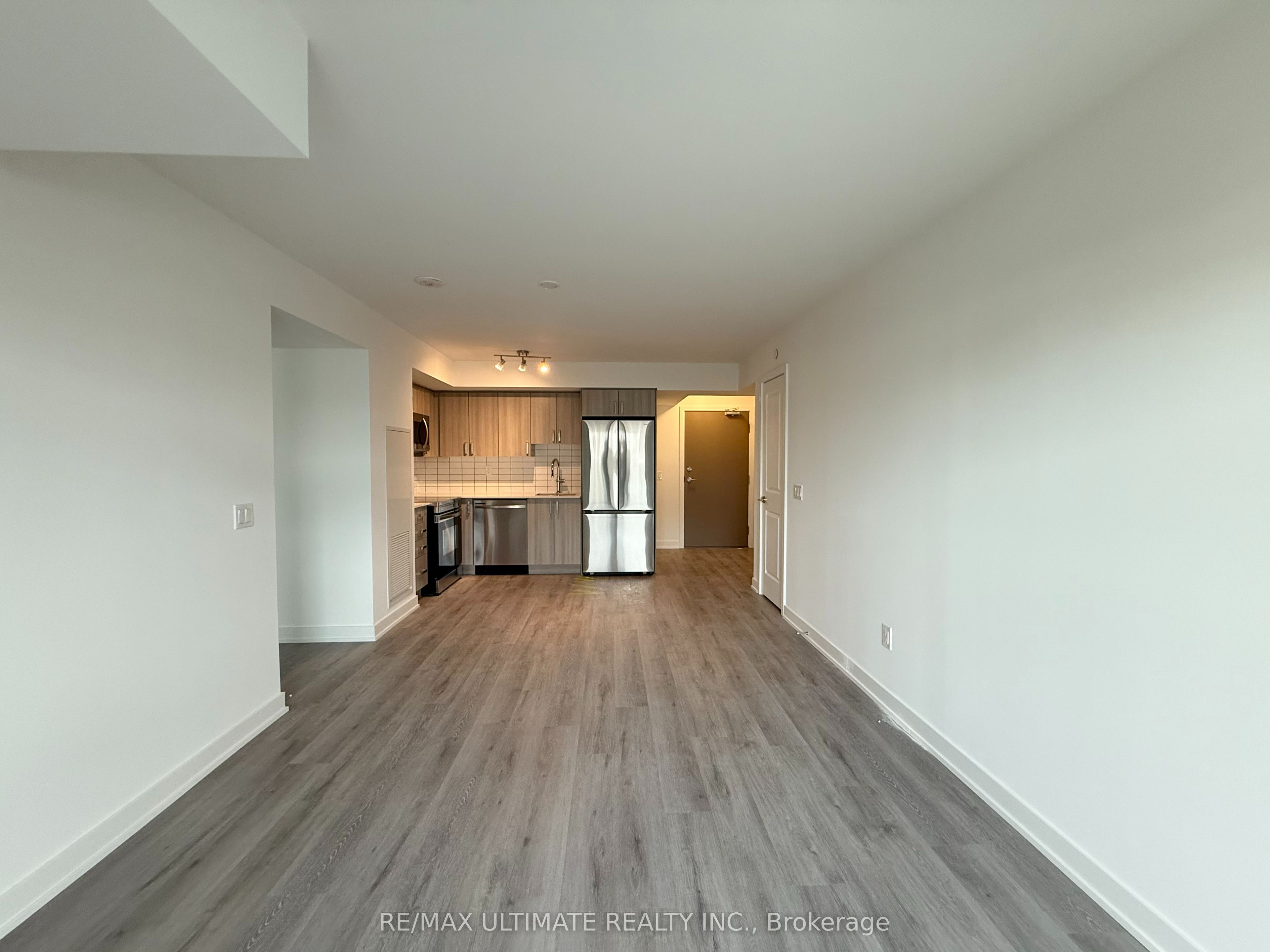 1010 Sandy Beach Road 303, Pickering, ON L1W 3V9 photo 5
