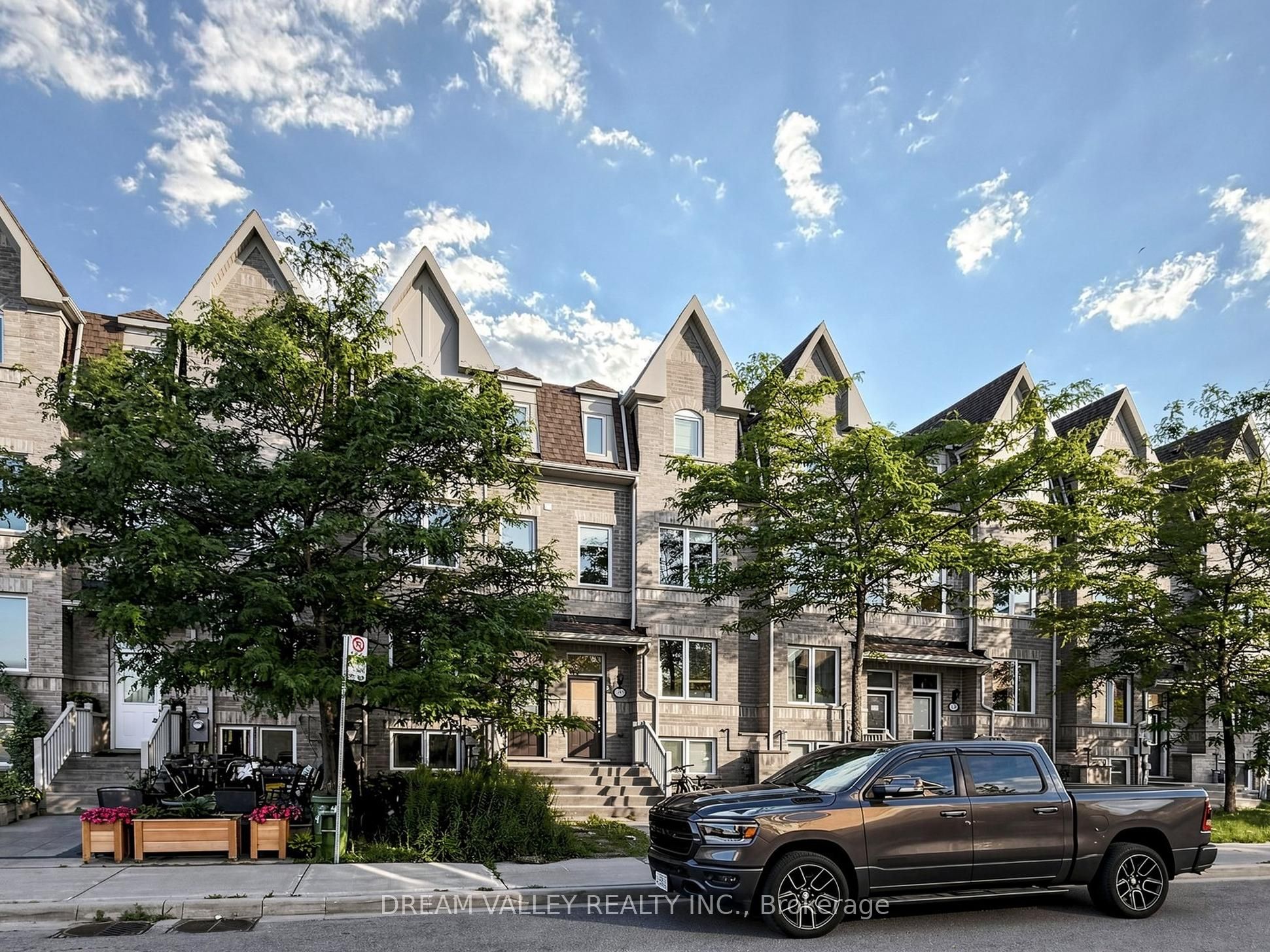 8 Zezel Way, Toronto, ON M1P 0C3 photo 3