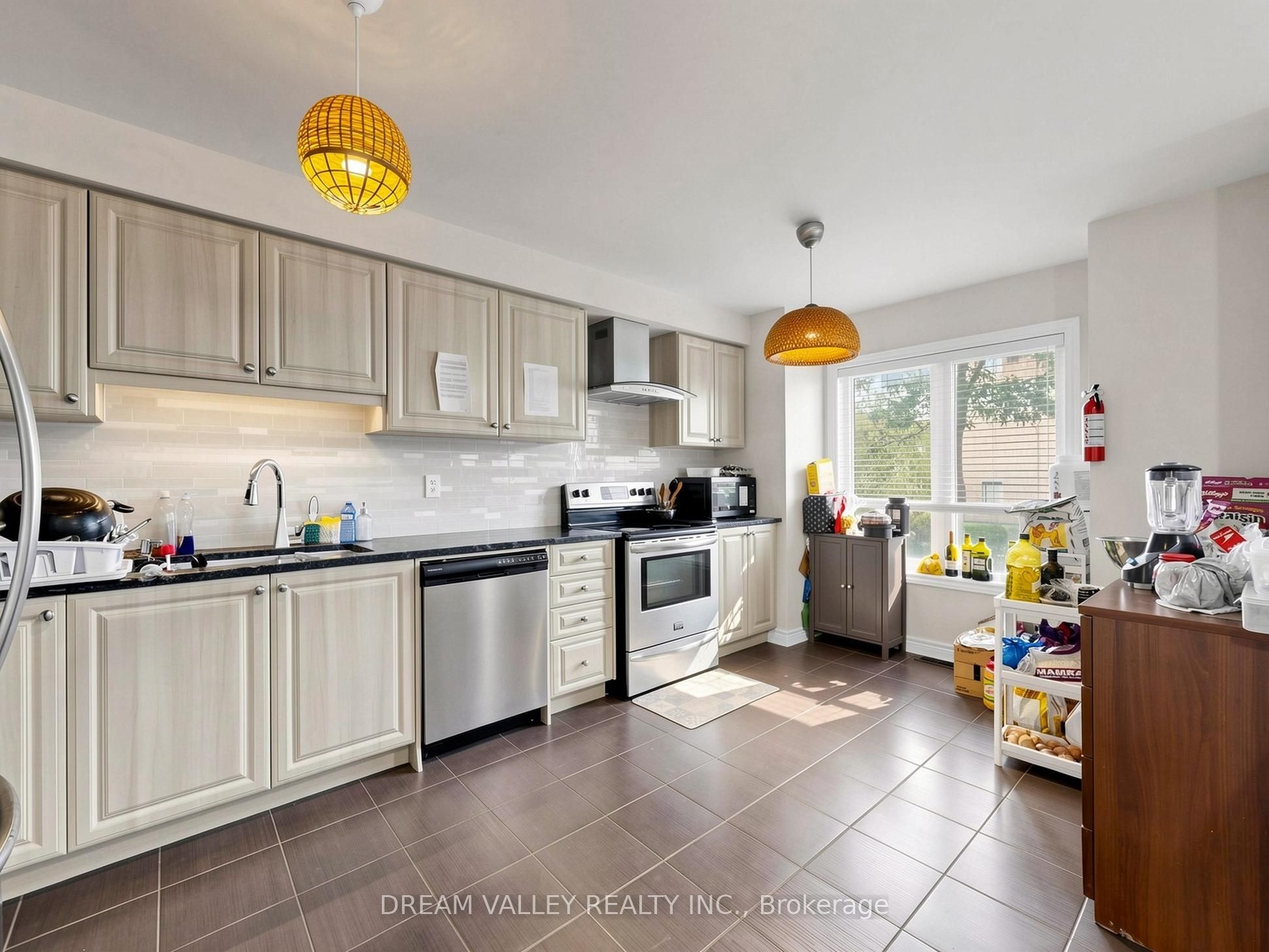 8 Zezel Way, Toronto, ON M1P 0C3 photo 5