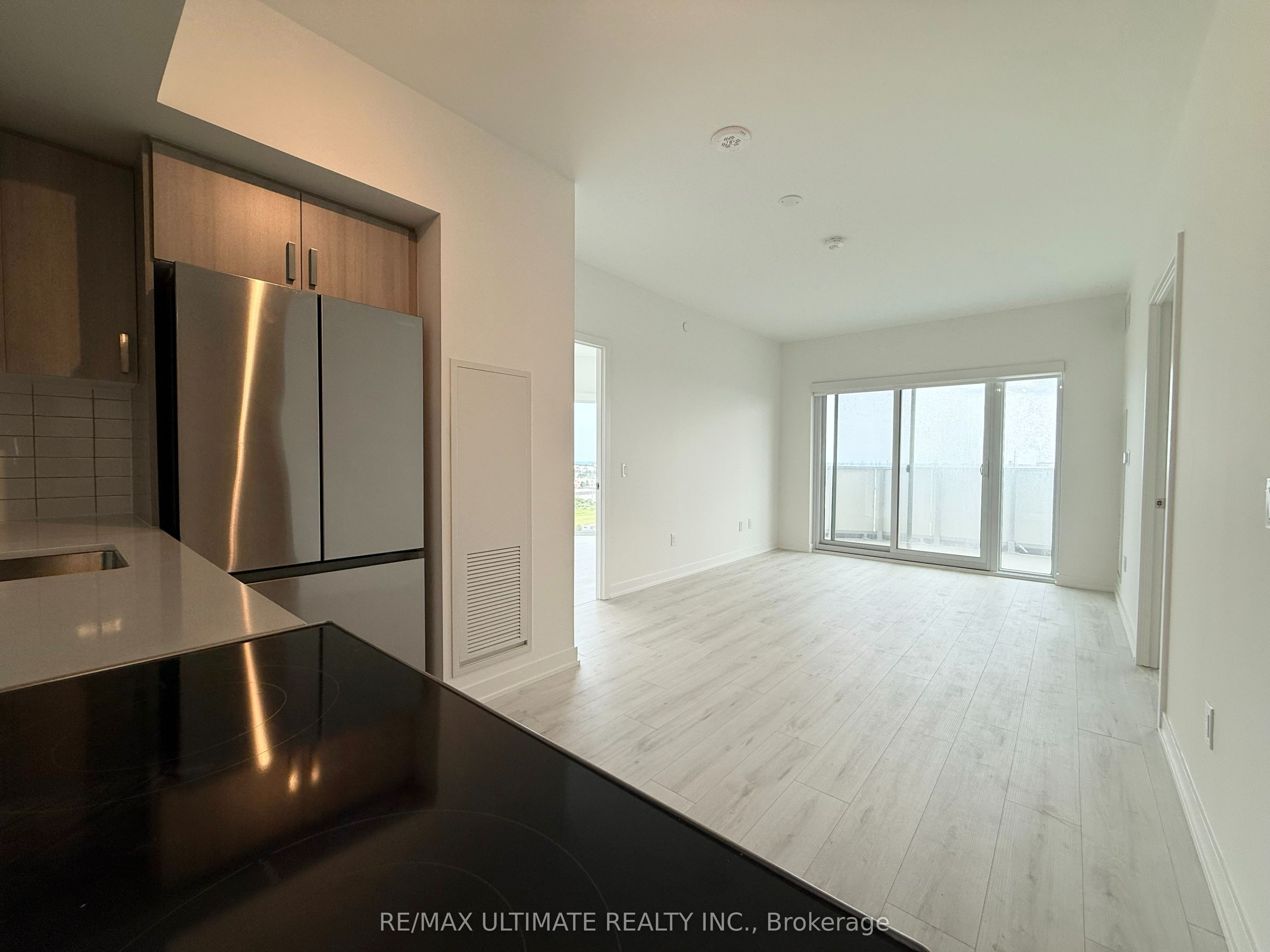 1010 Sandy Beach Road 1605, Pickering, ON L1W 3V9 photo 4