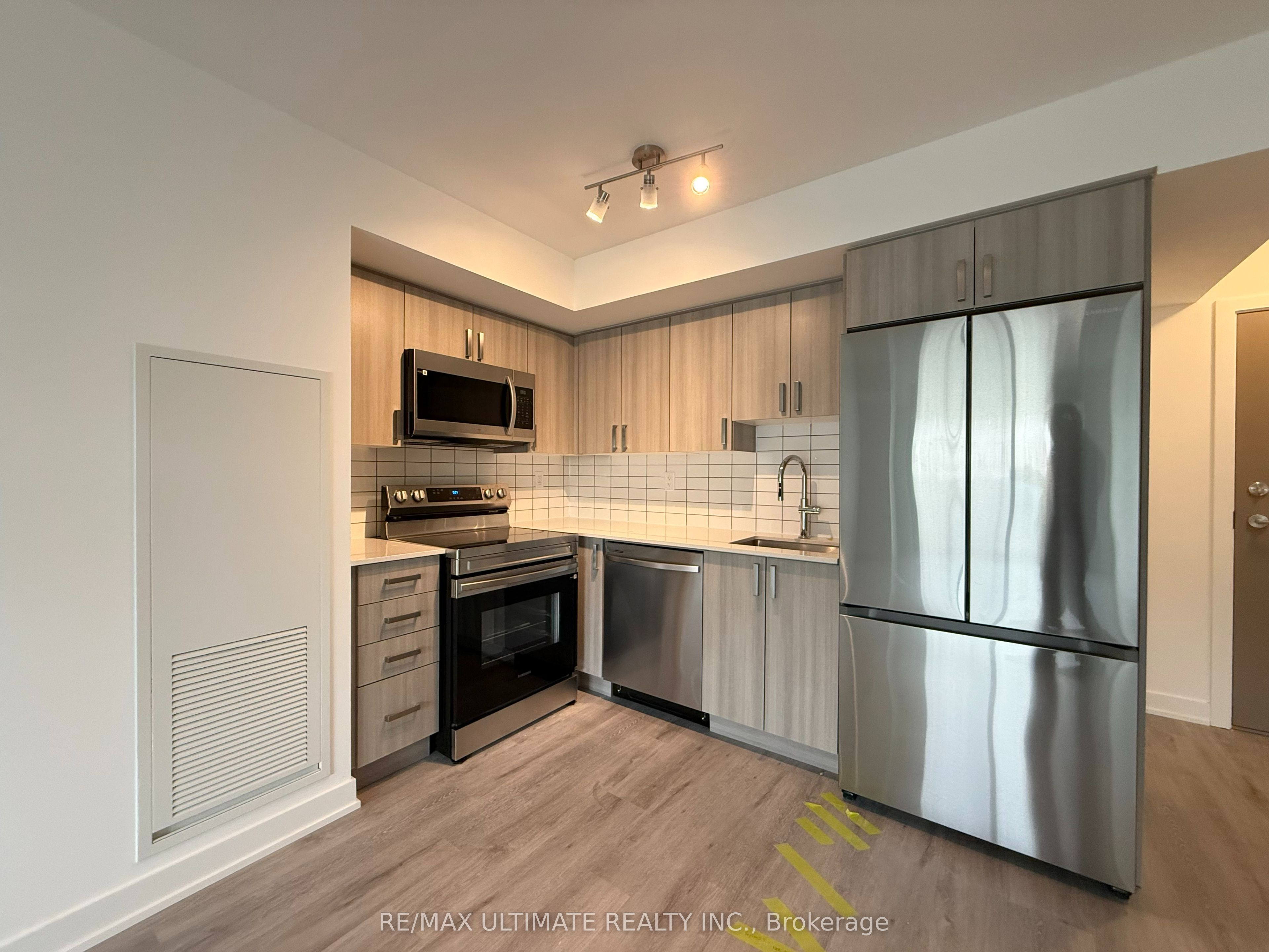 1010 Sandy Beach Road 1605, Pickering, ON L1W 3V9 photo 5
