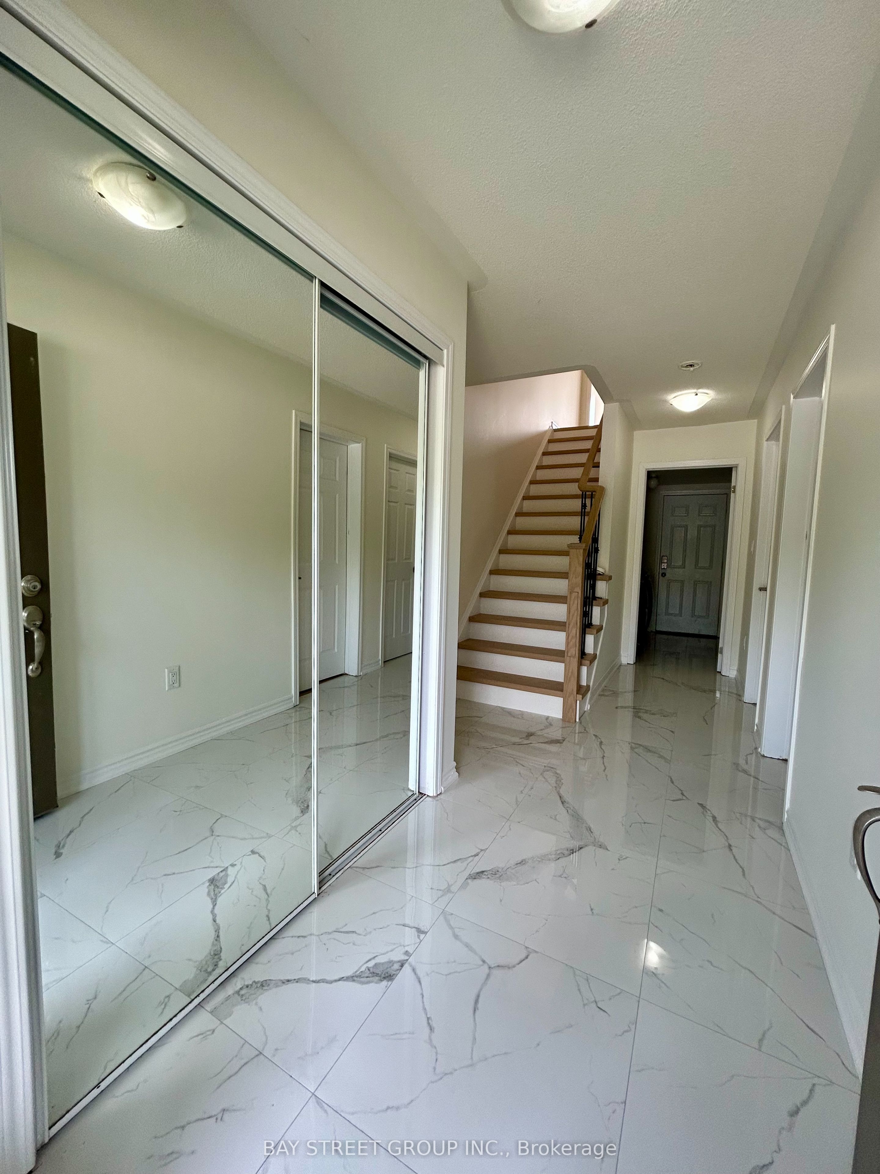 2464 Fall Harvest Crescent, Pickering, ON L1X 0G1 photo 2