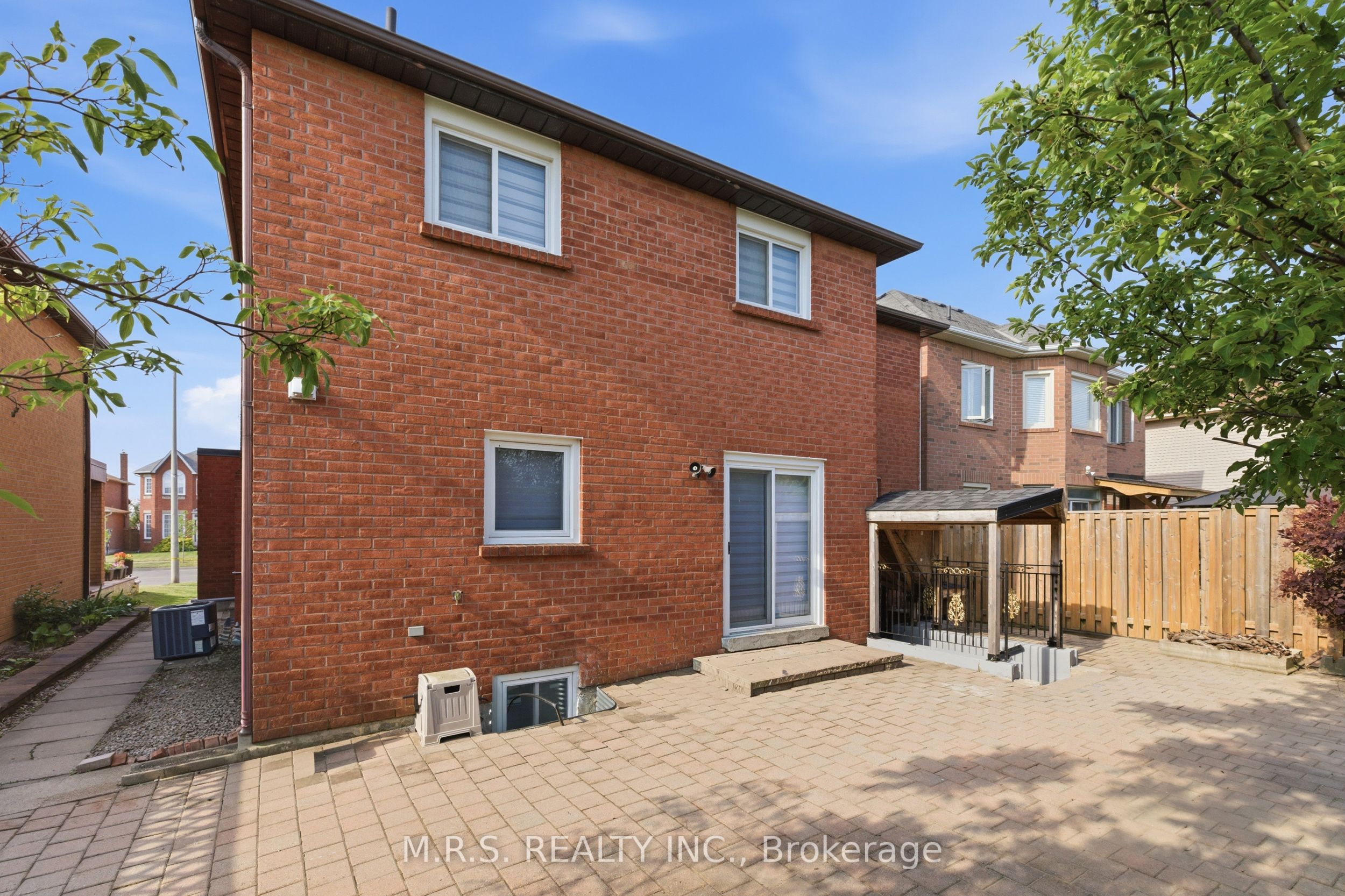 1652 Major Oaks Road Bsmnt, Pickering, ON L1X 1Y9 photo 3