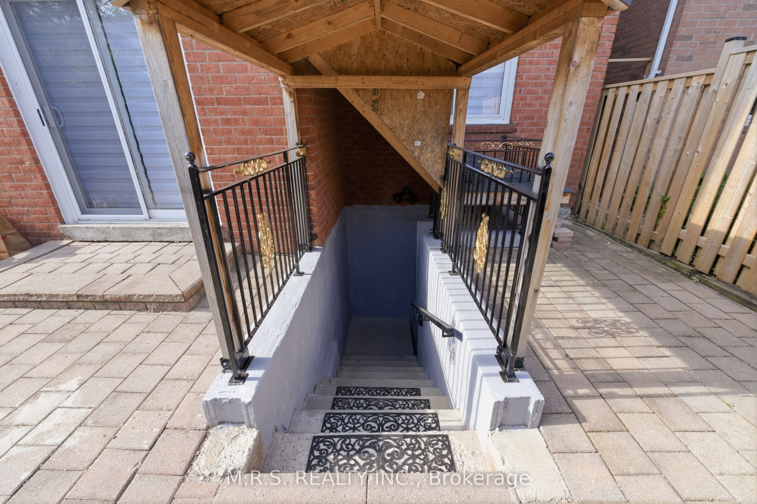 1652 Major Oaks Road Bsmnt, Pickering, ON L1X 1Y9 photo 4