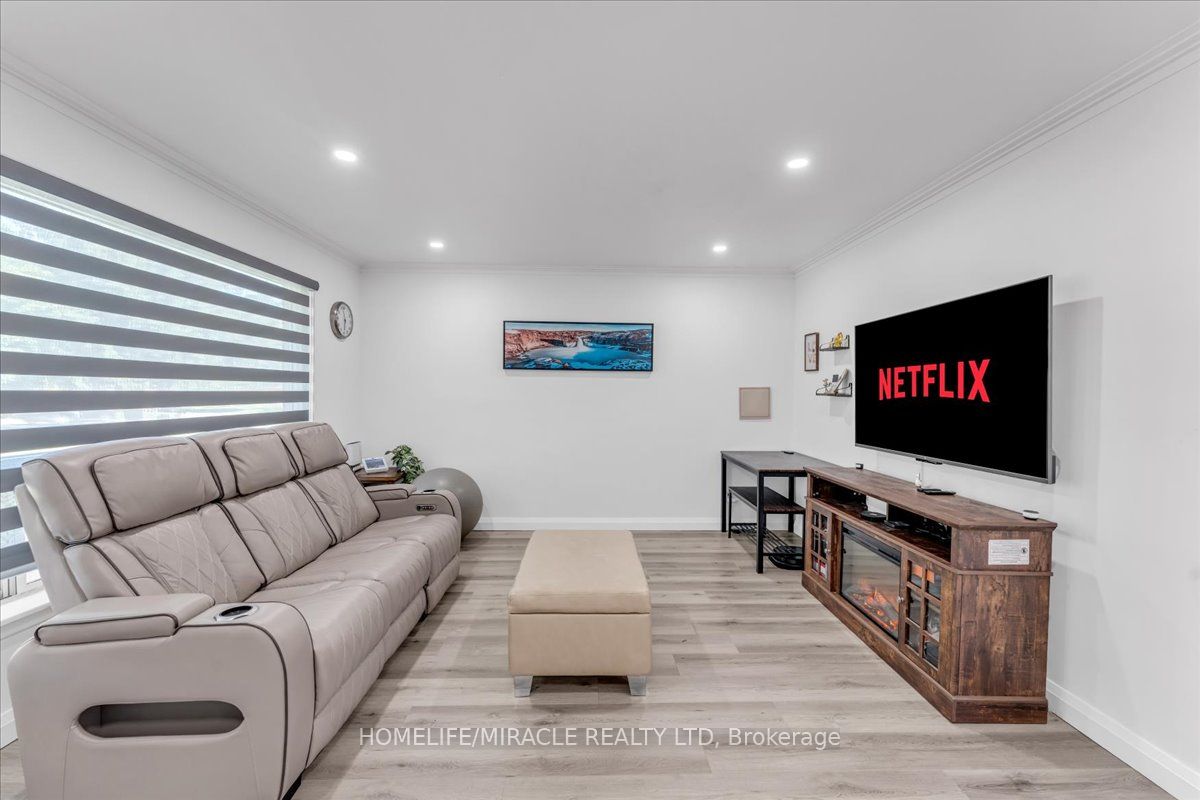 1238 Pharmacy Avenue, Toronto, ON M1R 2H9 photo 5