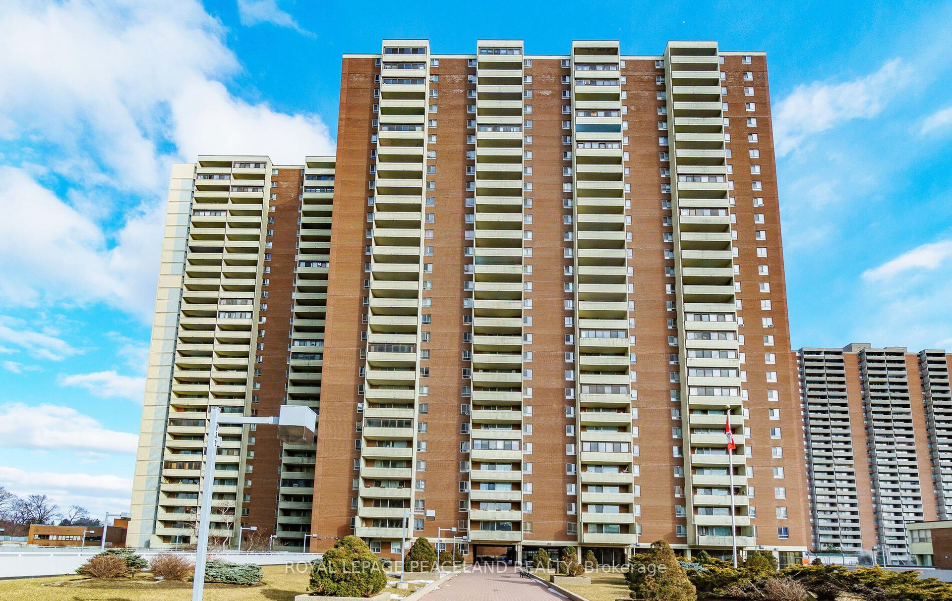 5 Massey Square 2410, Toronto, ON M4C 5L6 photo 2