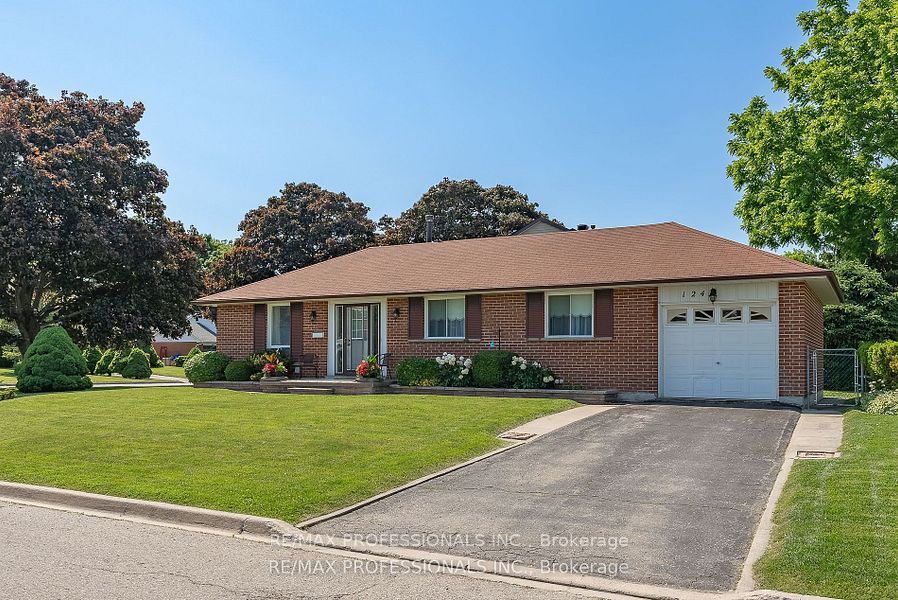 124 Panter Crescent Lower, Ajax, ON L1S 3T2