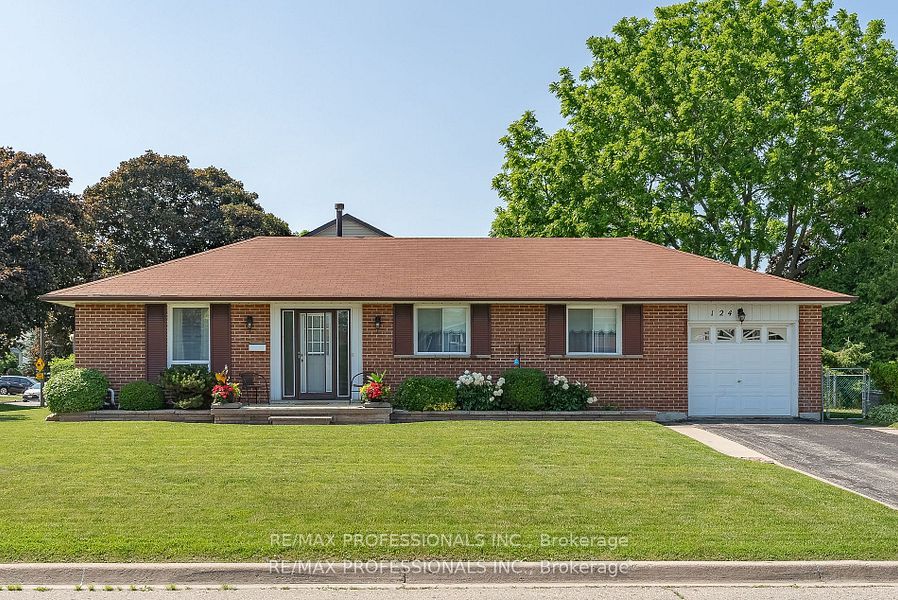 124 Panter Crescent Lower, Ajax, ON L1S 3T2 photo 2