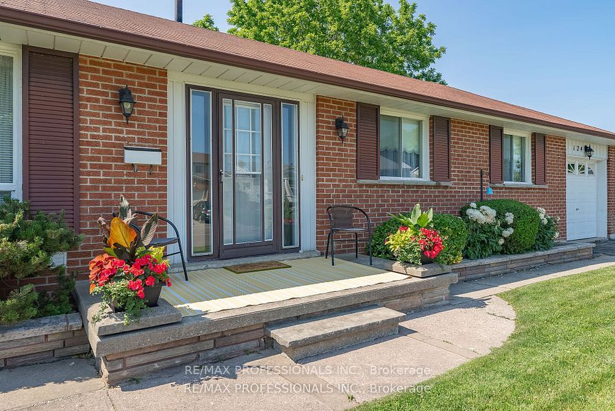 124 Panter Crescent Lower, Ajax, ON L1S 3T2 photo 3
