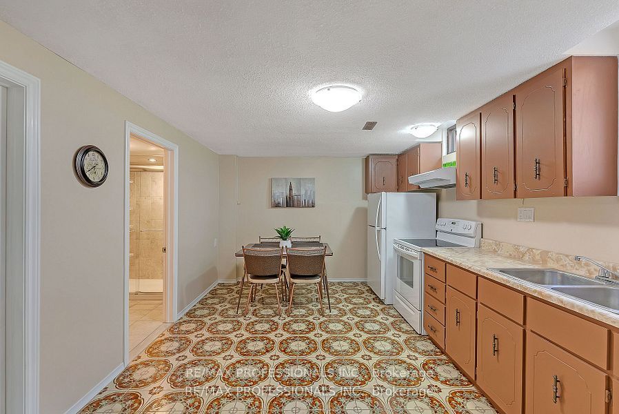 124 Panter Crescent Lower, Ajax, ON L1S 3T2 photo 5