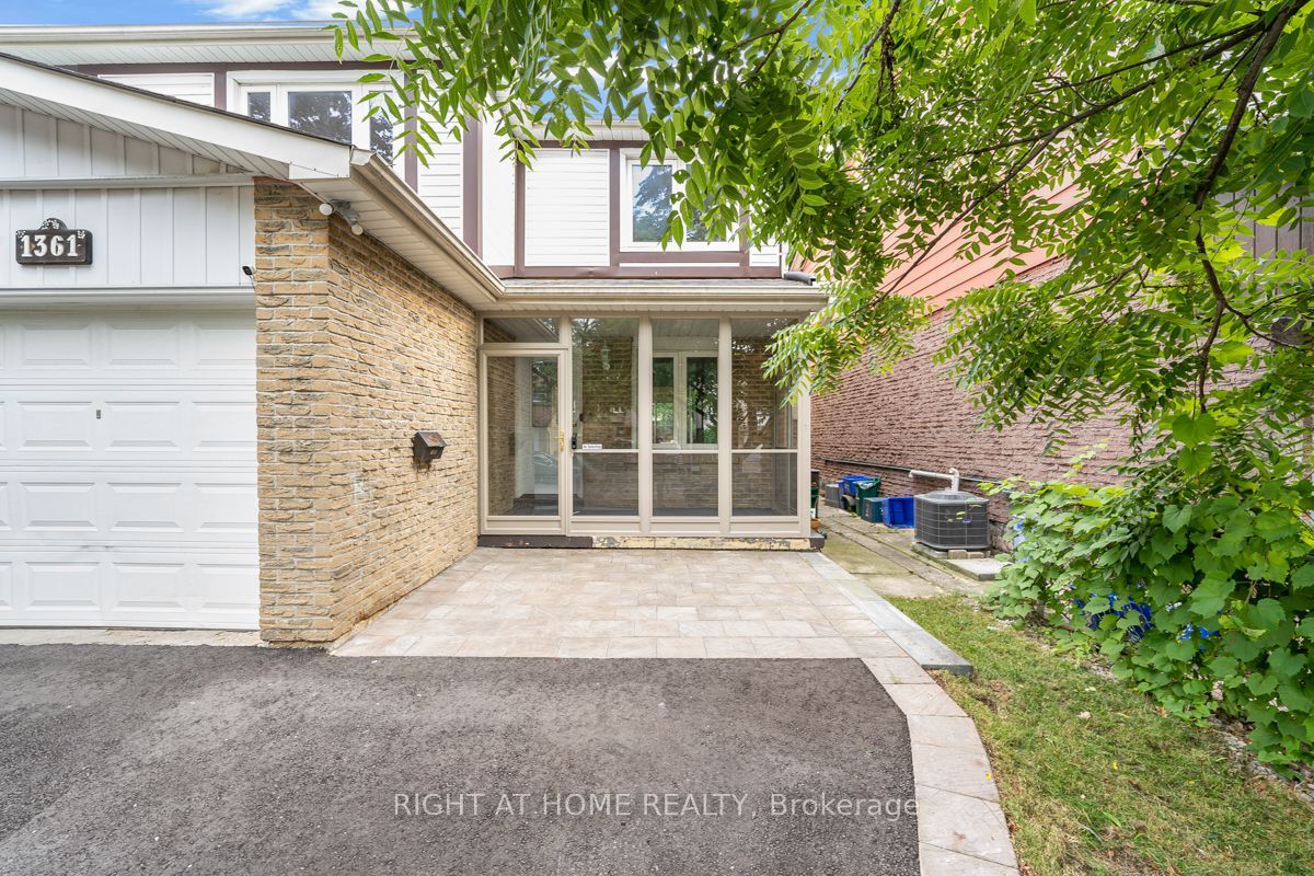 1361 Brands Court, Pickering, ON L1V 2T2 photo 2