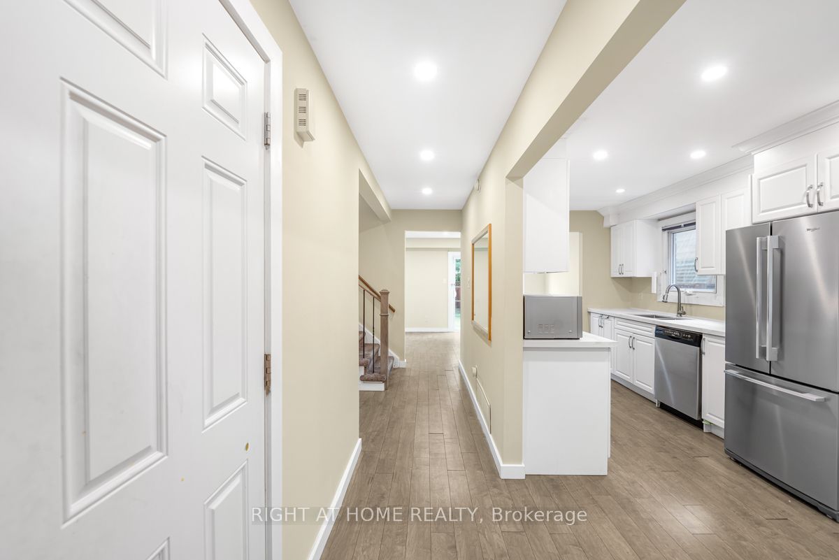 1361 Brands Court, Pickering, ON L1V 2T2 photo 4