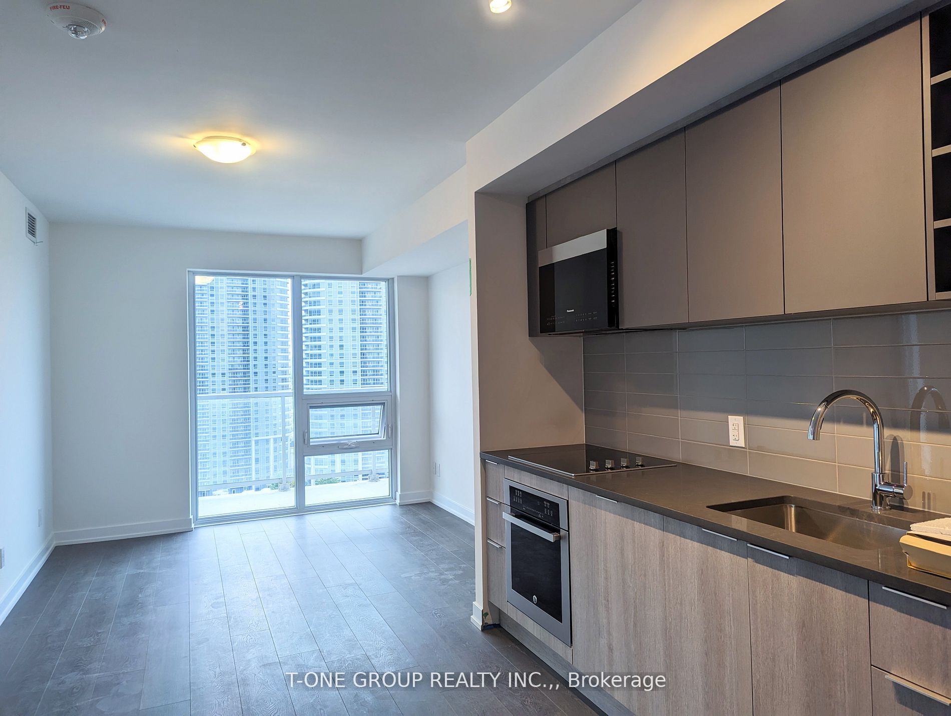 2033 Kennedy Road 1706, Toronto, ON M1T 0V9 photo 5