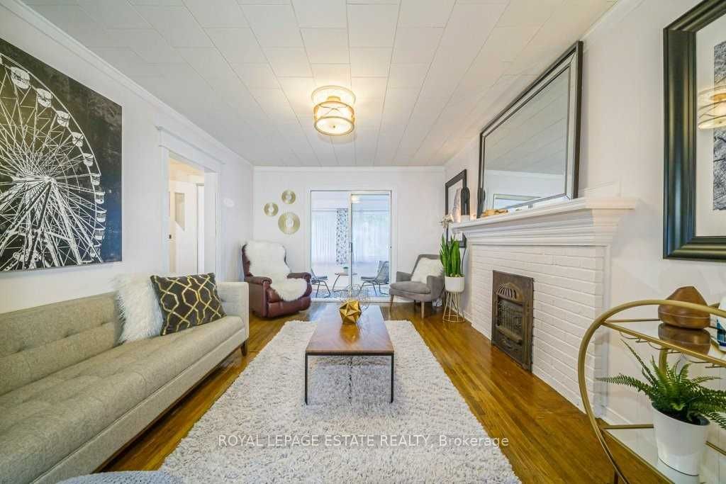 212 Lawlor Avenue, Toronto, ON M4E 3M1