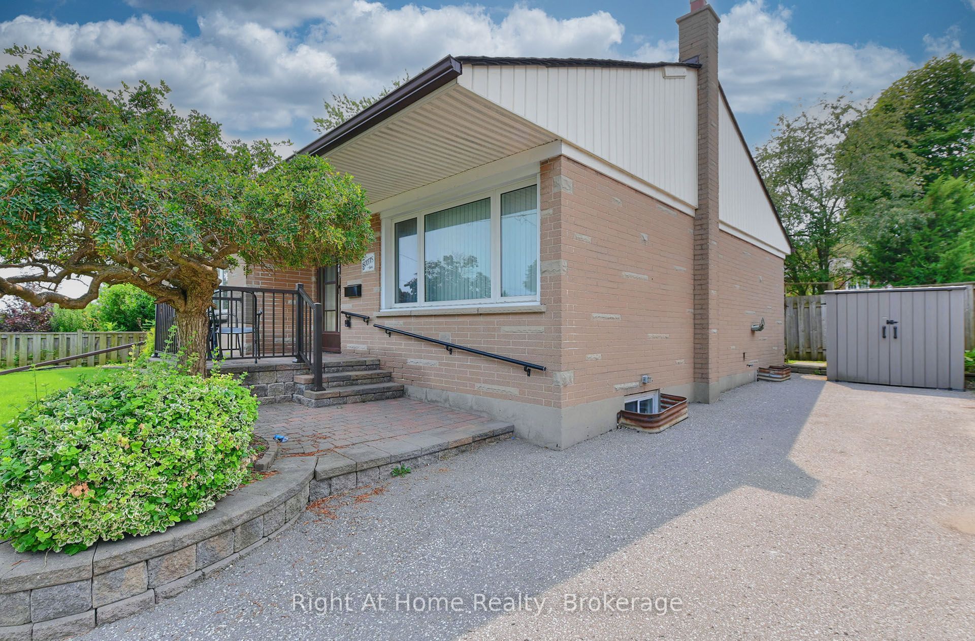 544 S Harmony Road S, Oshawa, ON L1H 6V5 photo 2