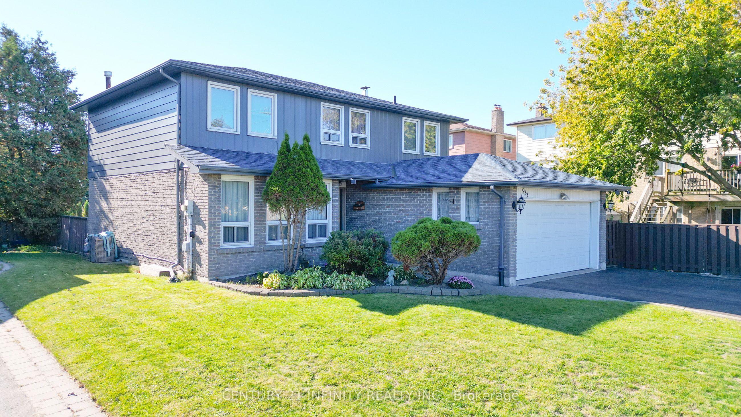 933 Oklahoma Drive, Pickering, ON L1W 3G1