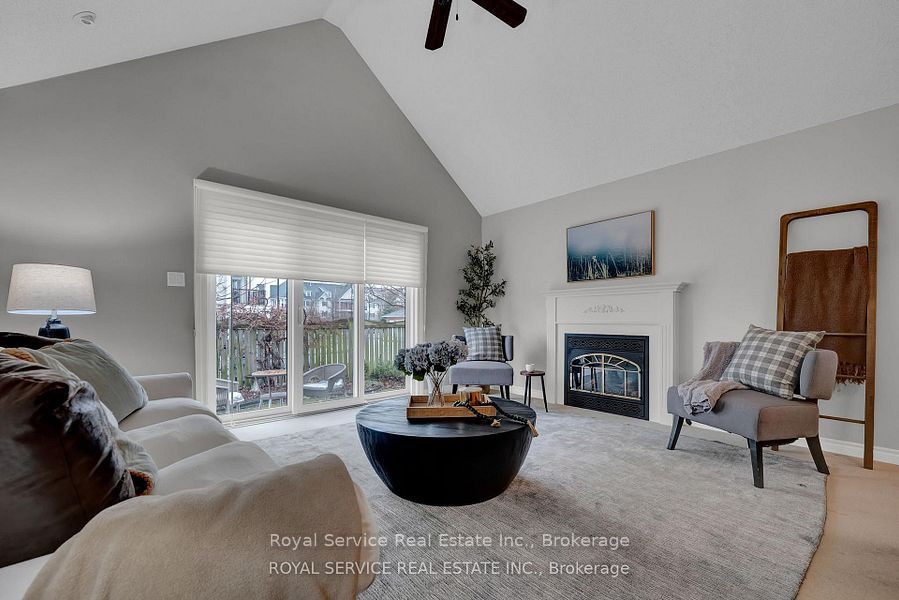 350 Lakebreeze Drive 5, Clarington, ON L1B 0A2 photo 2